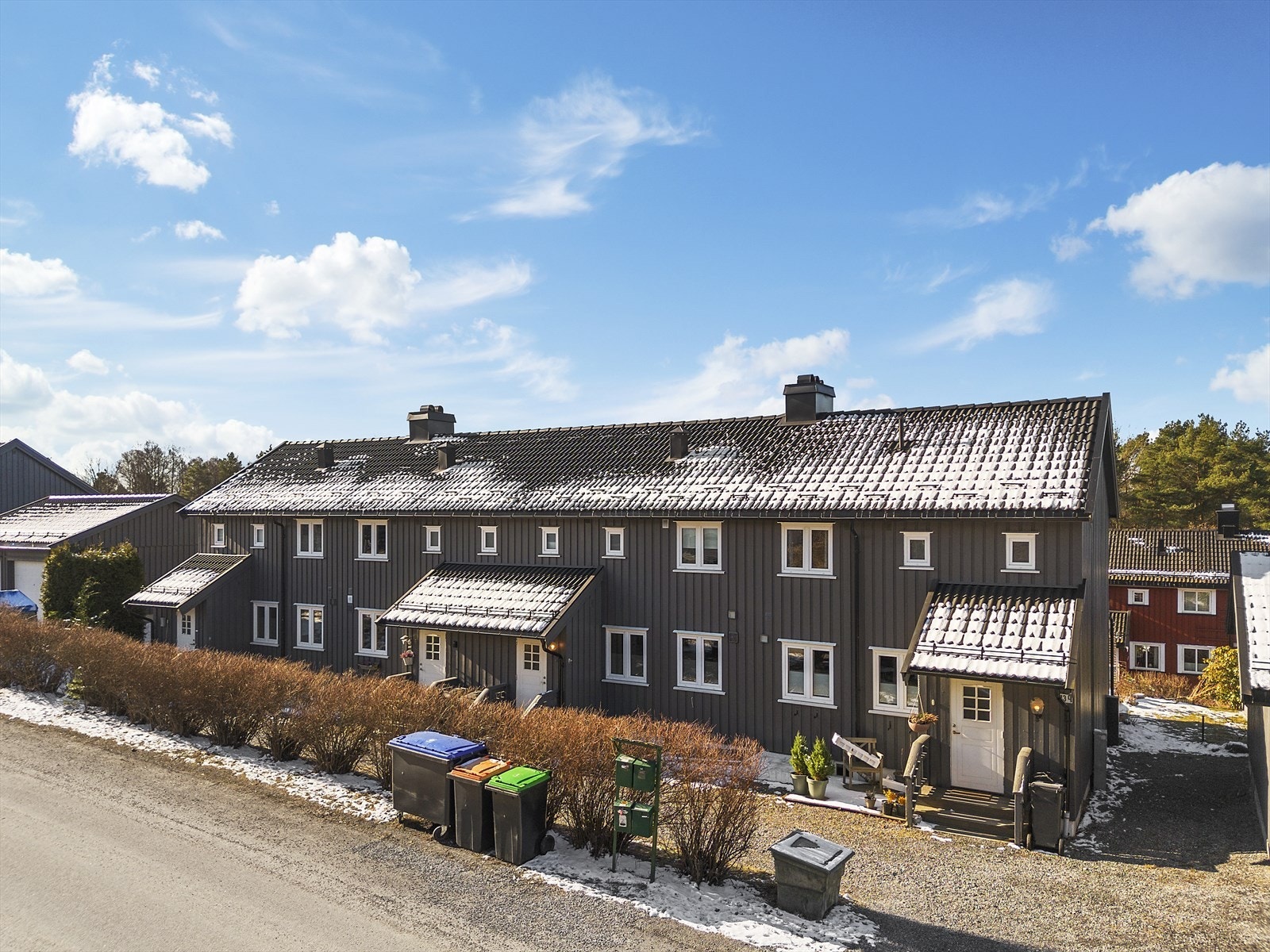 Eiendommen har en attraktiv beliggenhet i et familievennlig og veletablert boligområde på Rønningen i Porsgrunn kommune Galleribilde