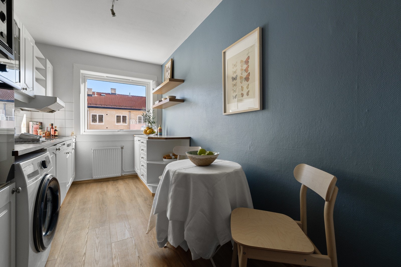Separat kjøkken med spiseplass. Galleribilde