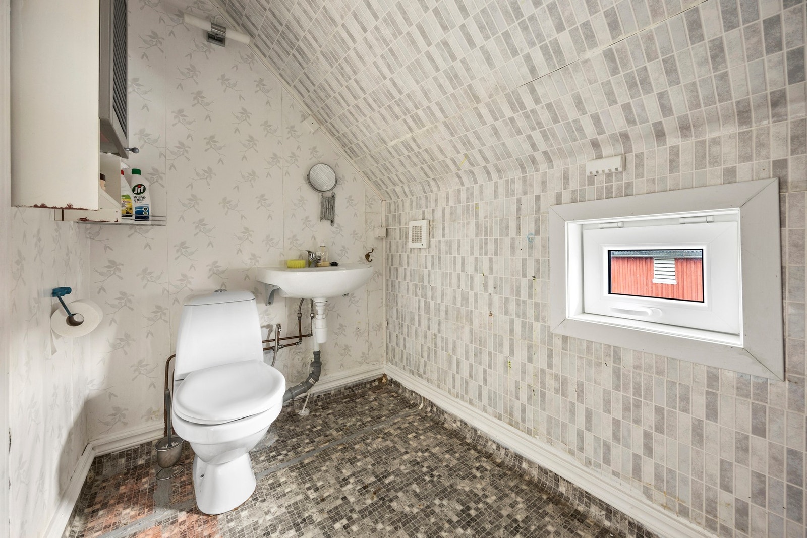 Toalettrom - Med servant og toalett. Galleribilde