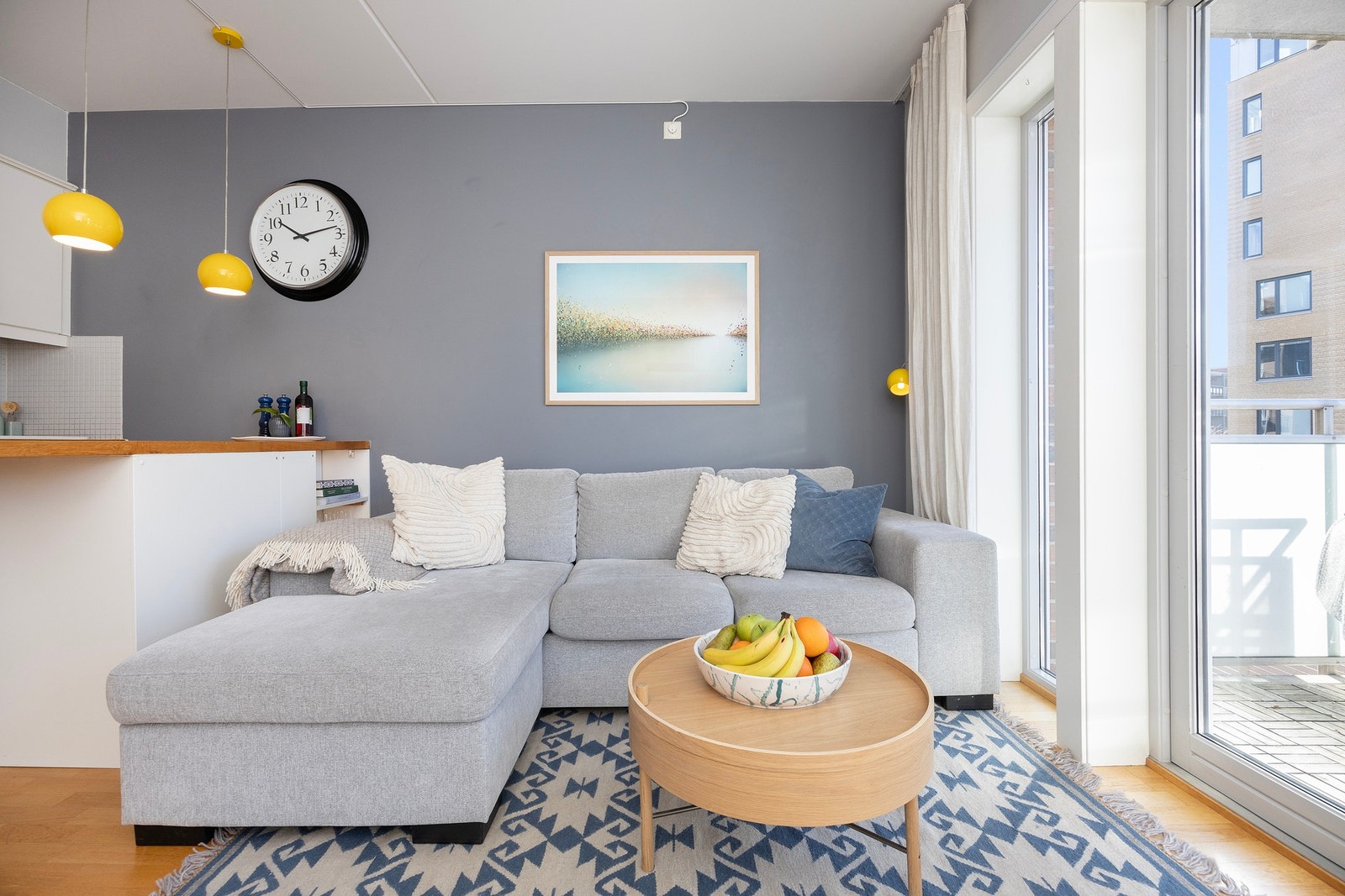 Stuen er romslig og har god plass til ønsker innredning. Galleribilde