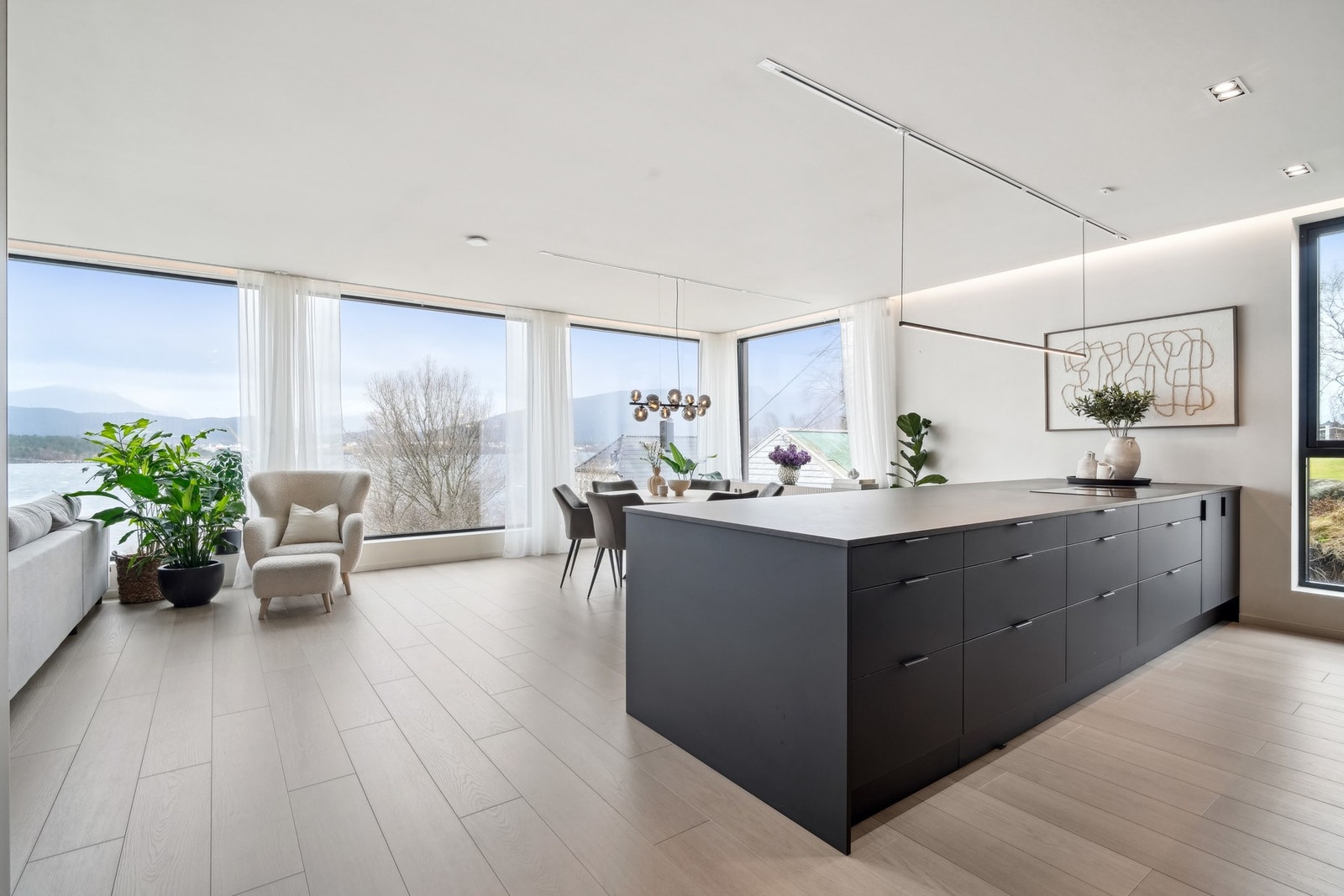 Et fantastisk rom der utsikten trekkes helt inn. Galleribilde