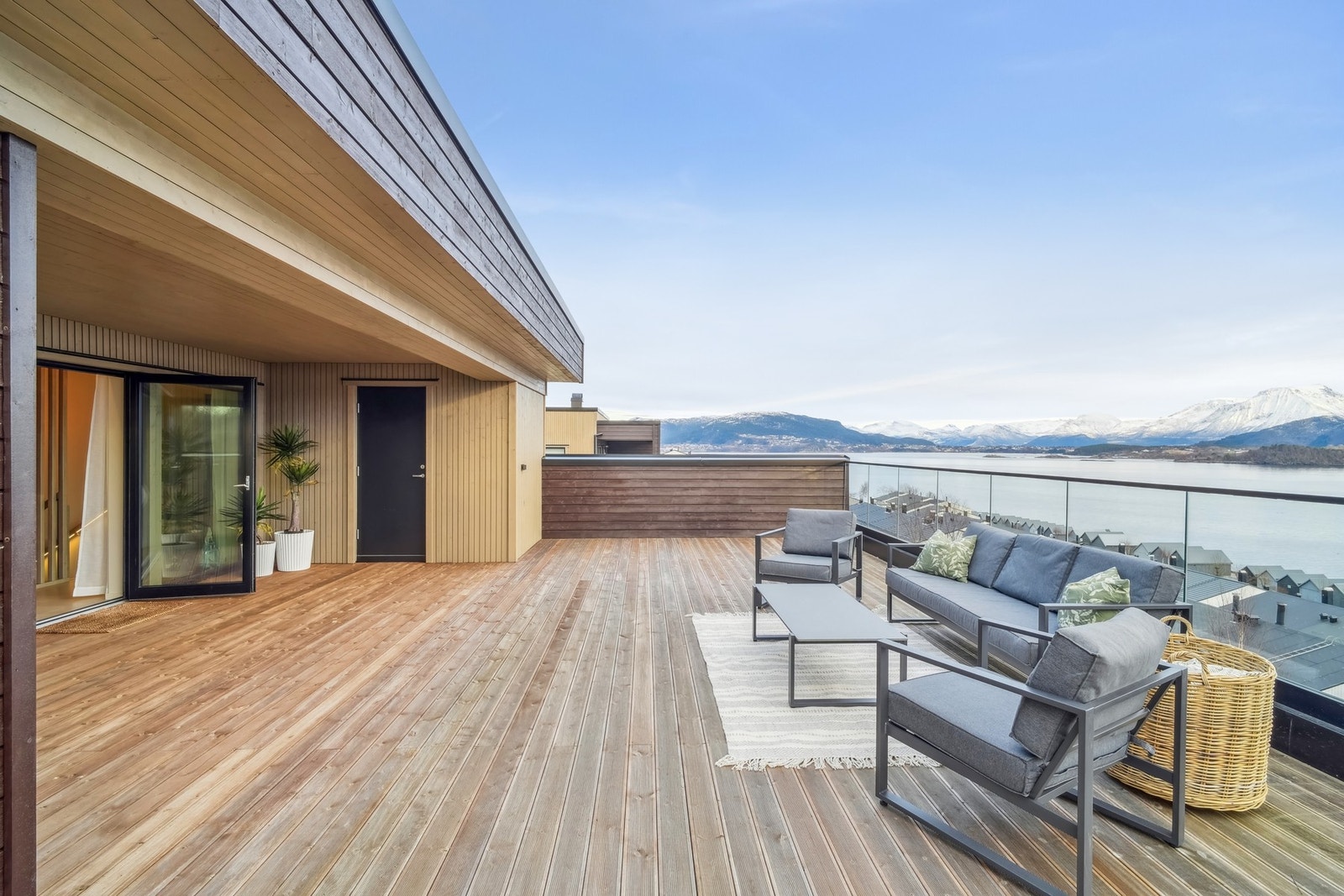 Den store takterrassen gir en enorm frihetsfølelse - Galleribilde