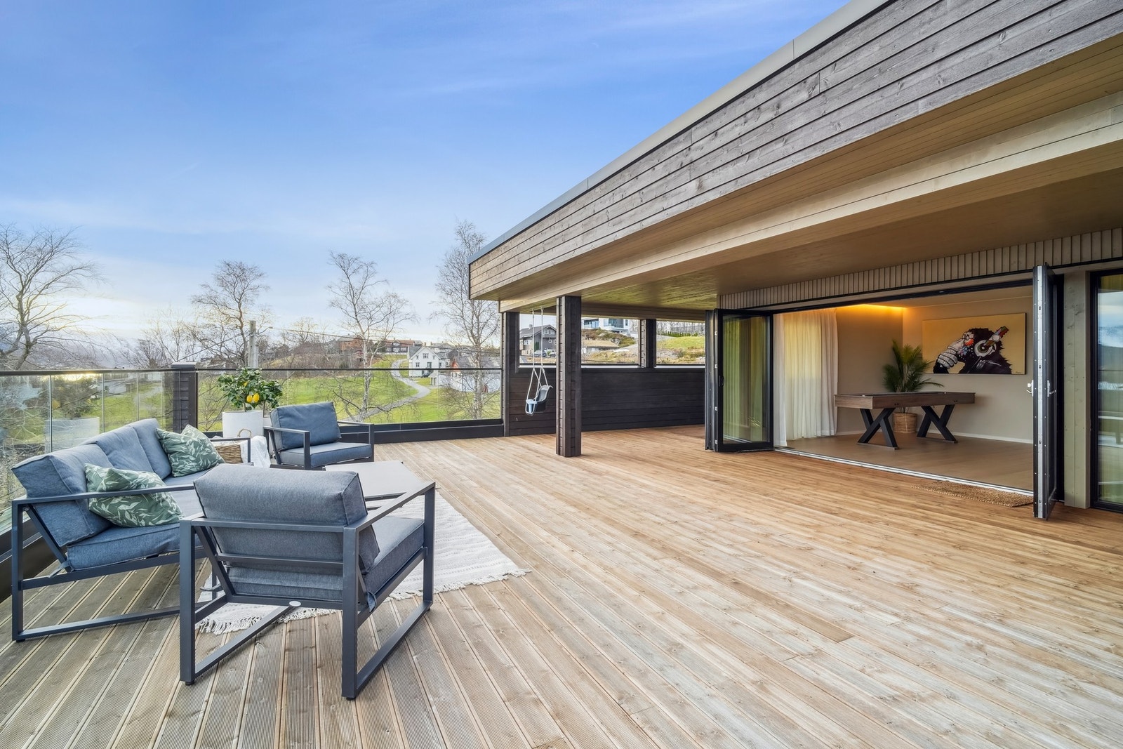 Det store arealet gir plass til møblering i flere soner. Galleribilde