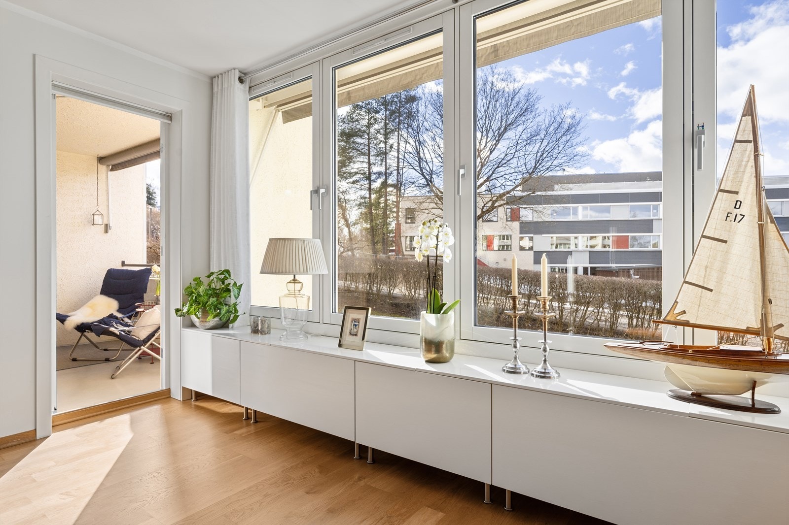 Fra stuen er det utgang til balkong. Galleribilde