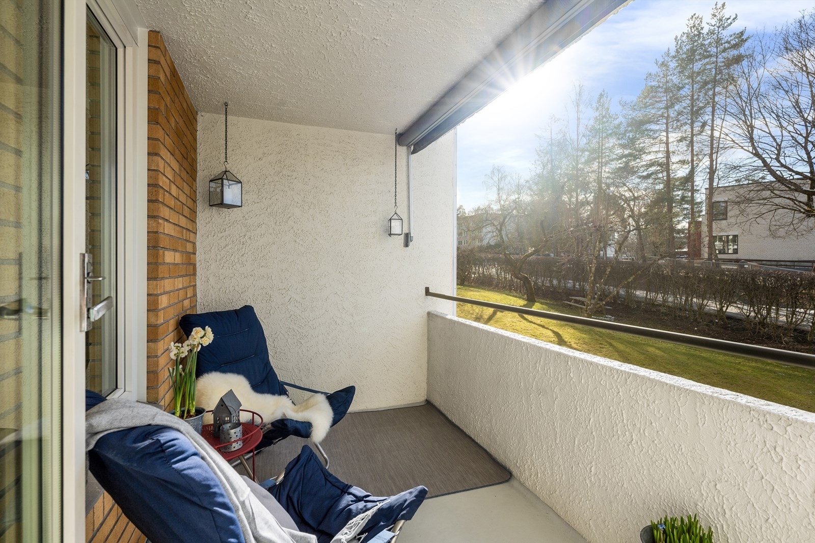 Hyggelig overbygget balkong med markise. Galleribilde