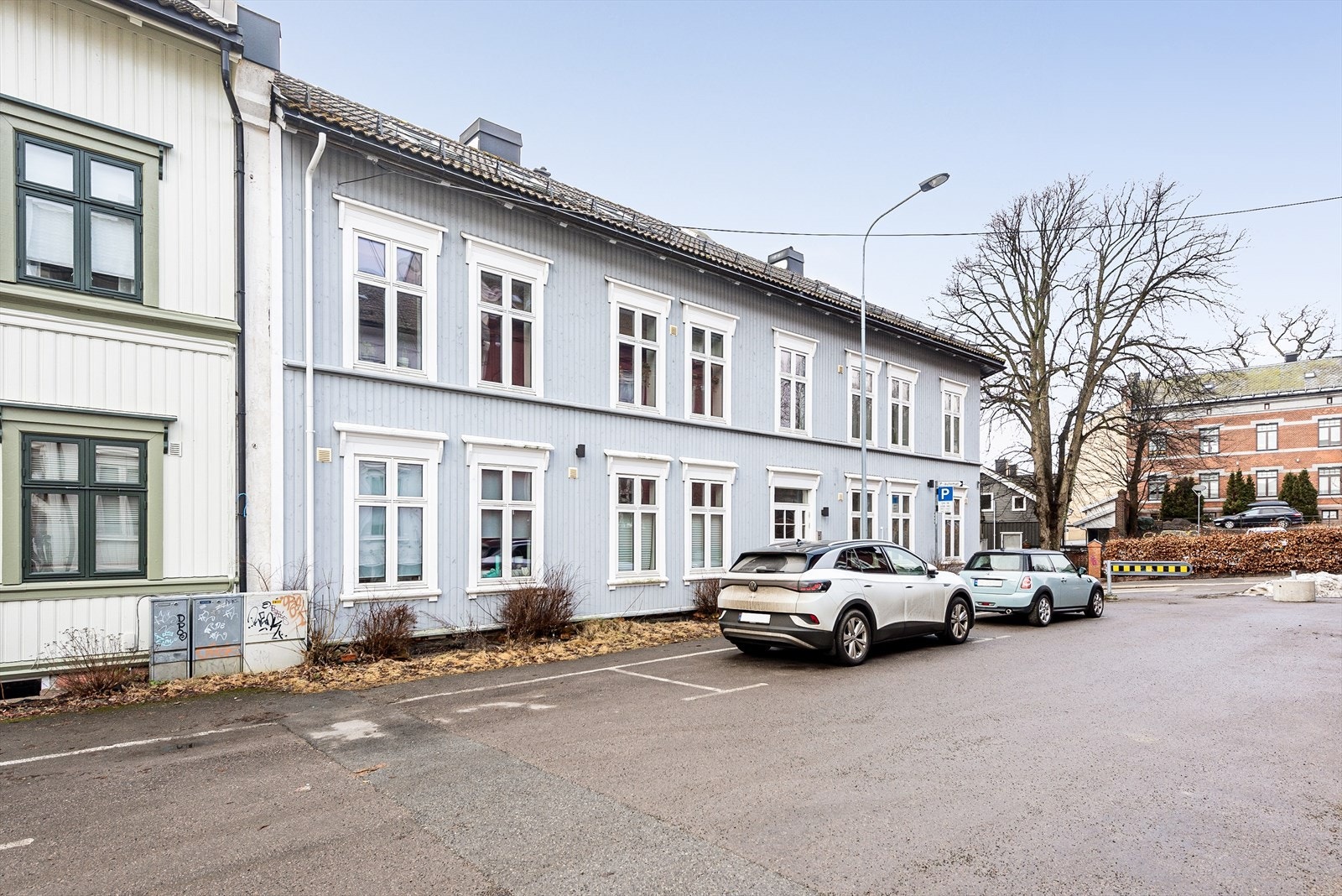 Kort vei til jernbanestasjonen og gode bussforbindelser. Galleribilde