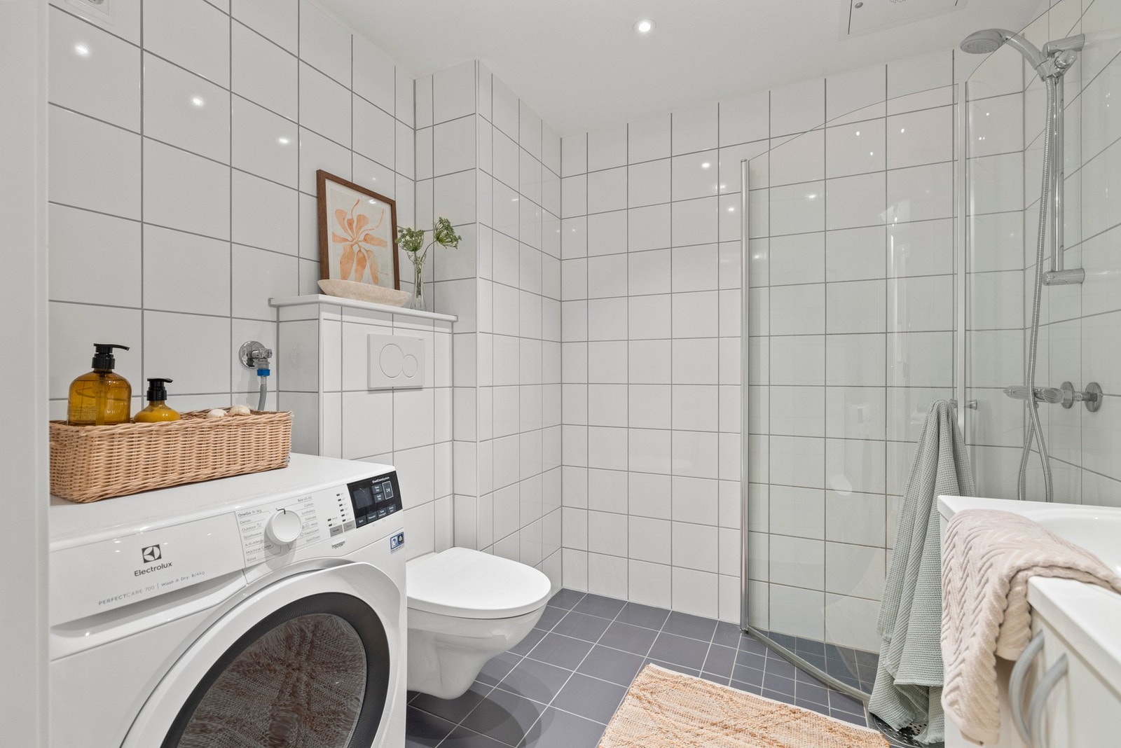 Badet fremstår moderne og velholdt. Galleribilde