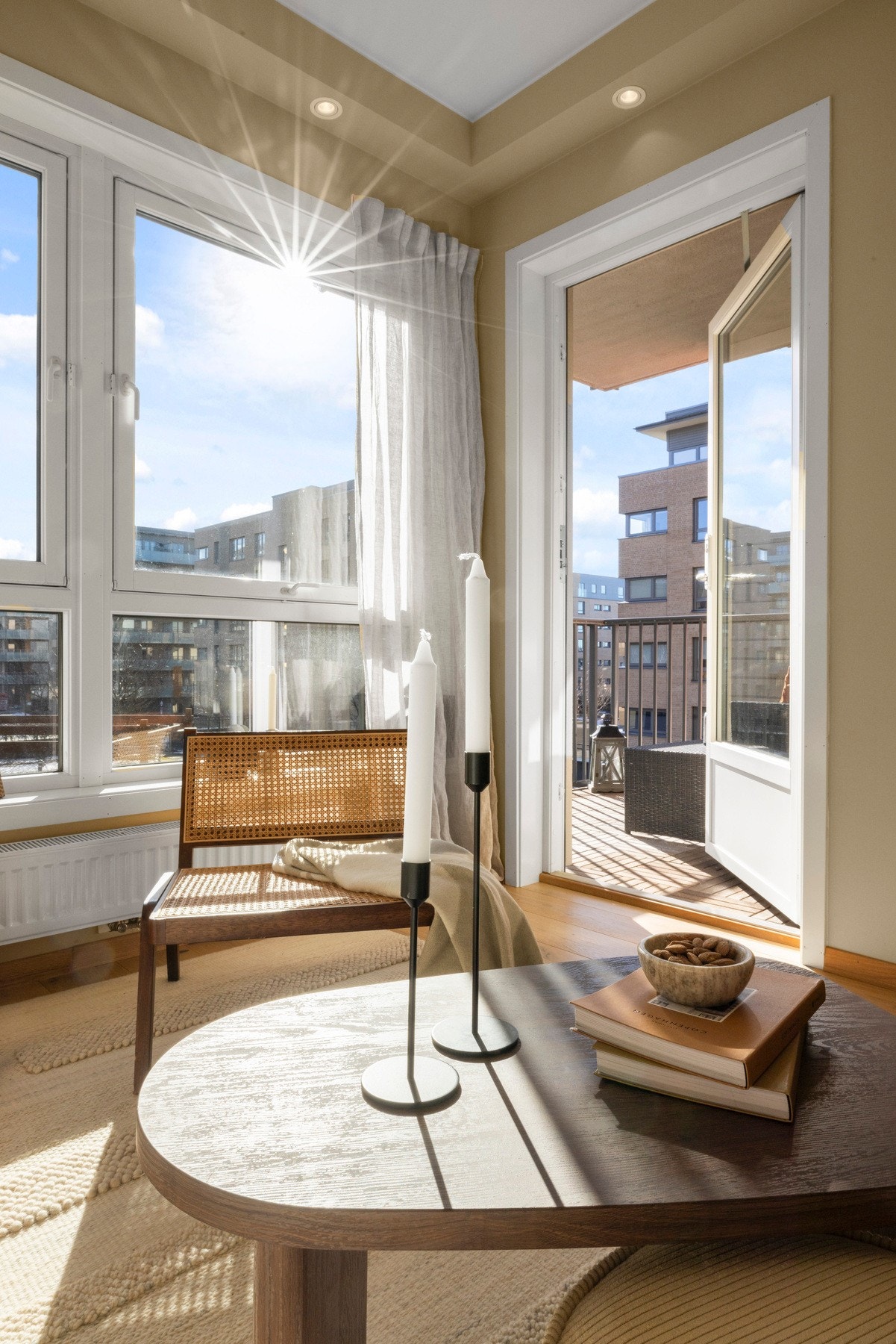 Fra stuen er det direkte utgang til balkongen. Galleribilde