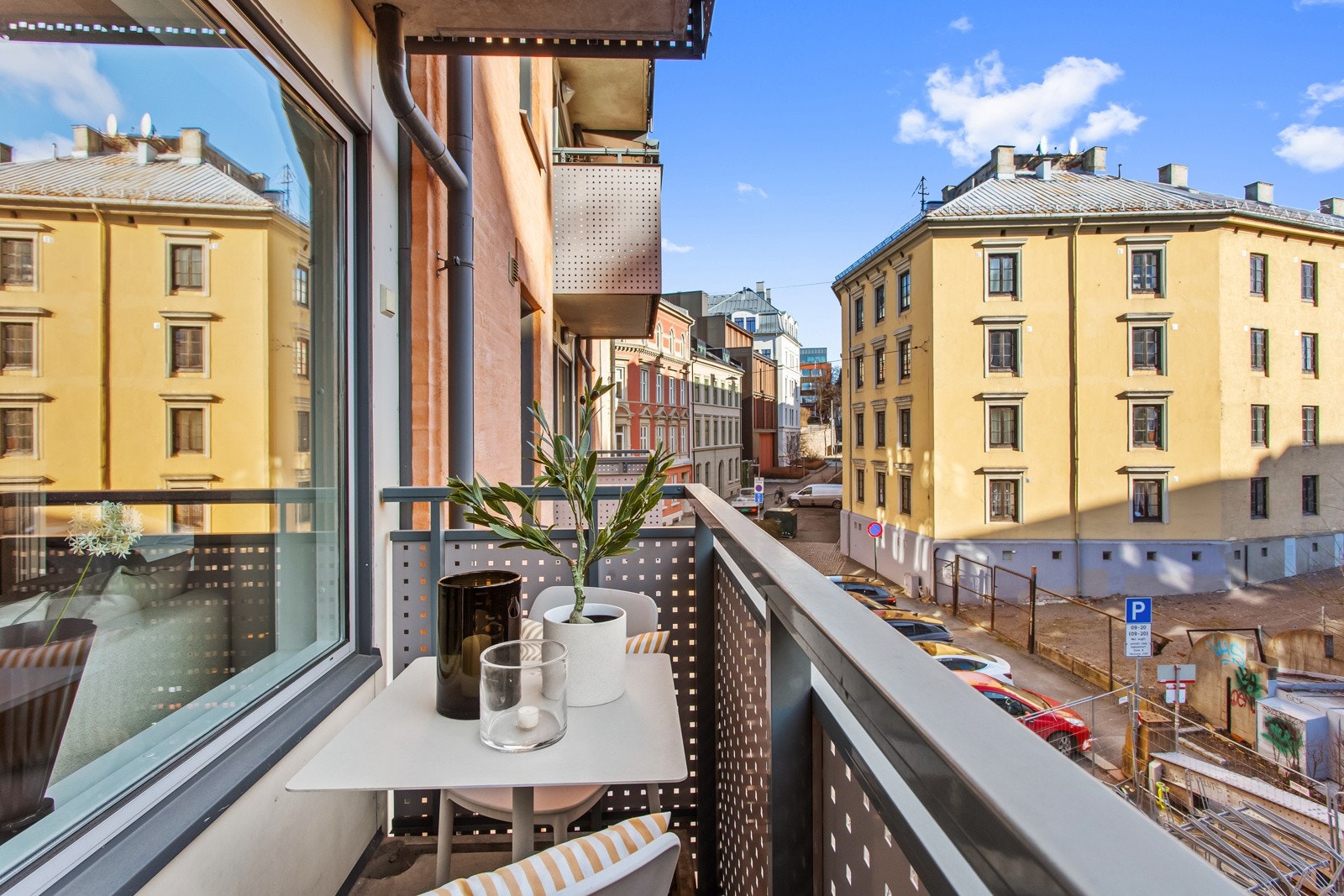 Fra stuen er det utgang til balkong på ca. 3kvm. Galleribilde