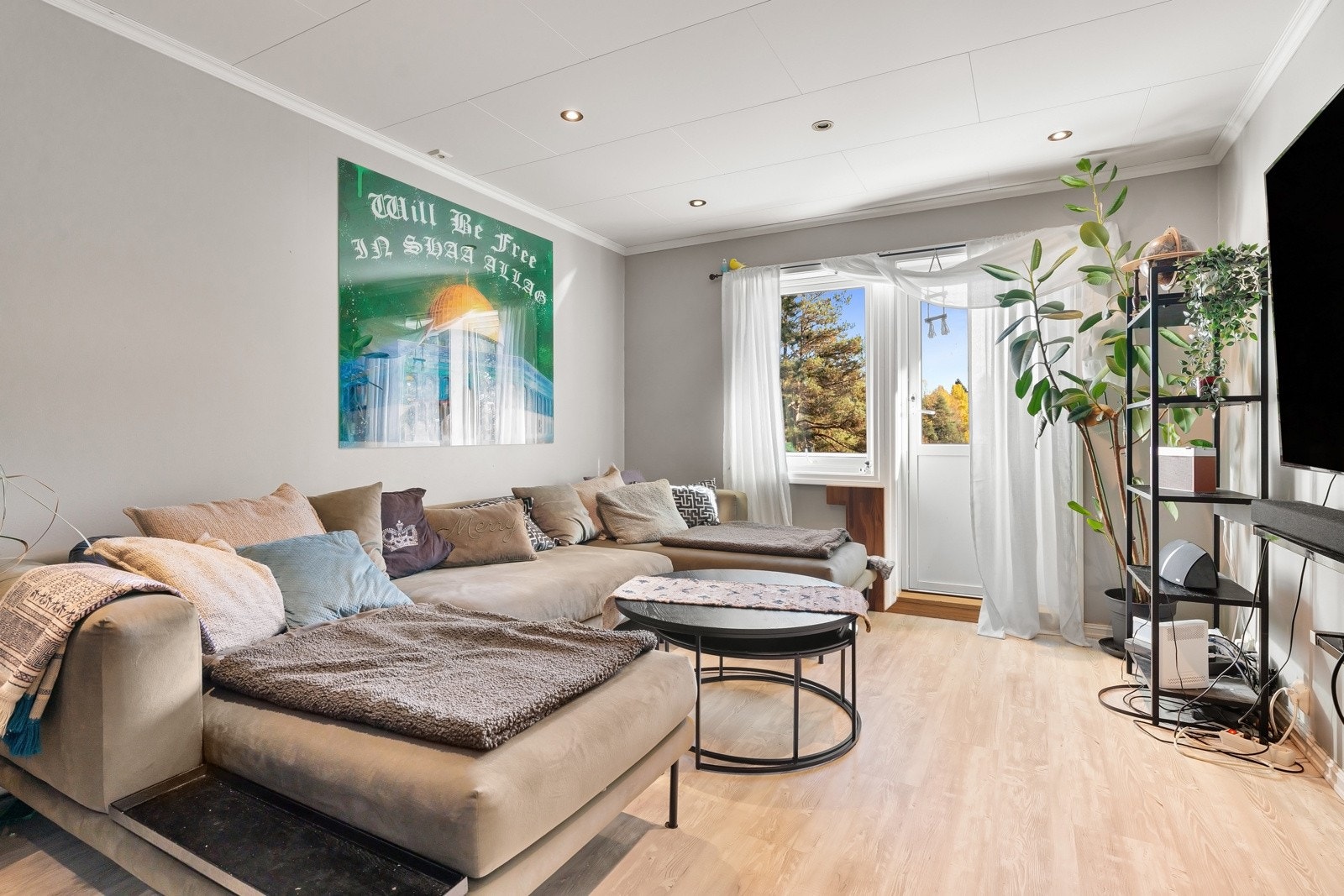 Boligen oser av høy trivselsfaktor - her ligger alt til rette for magiske stunder i godt selskap. Galleribilde