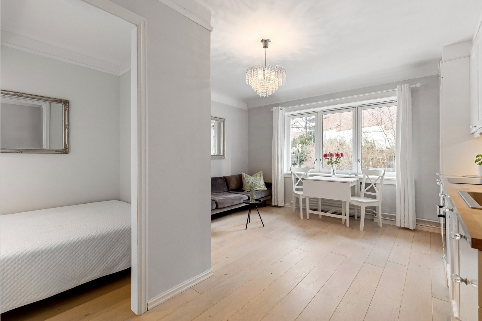 Dagens eier har fått satt opp en sovealkove med en lydisolerende vegg. Galleribilde