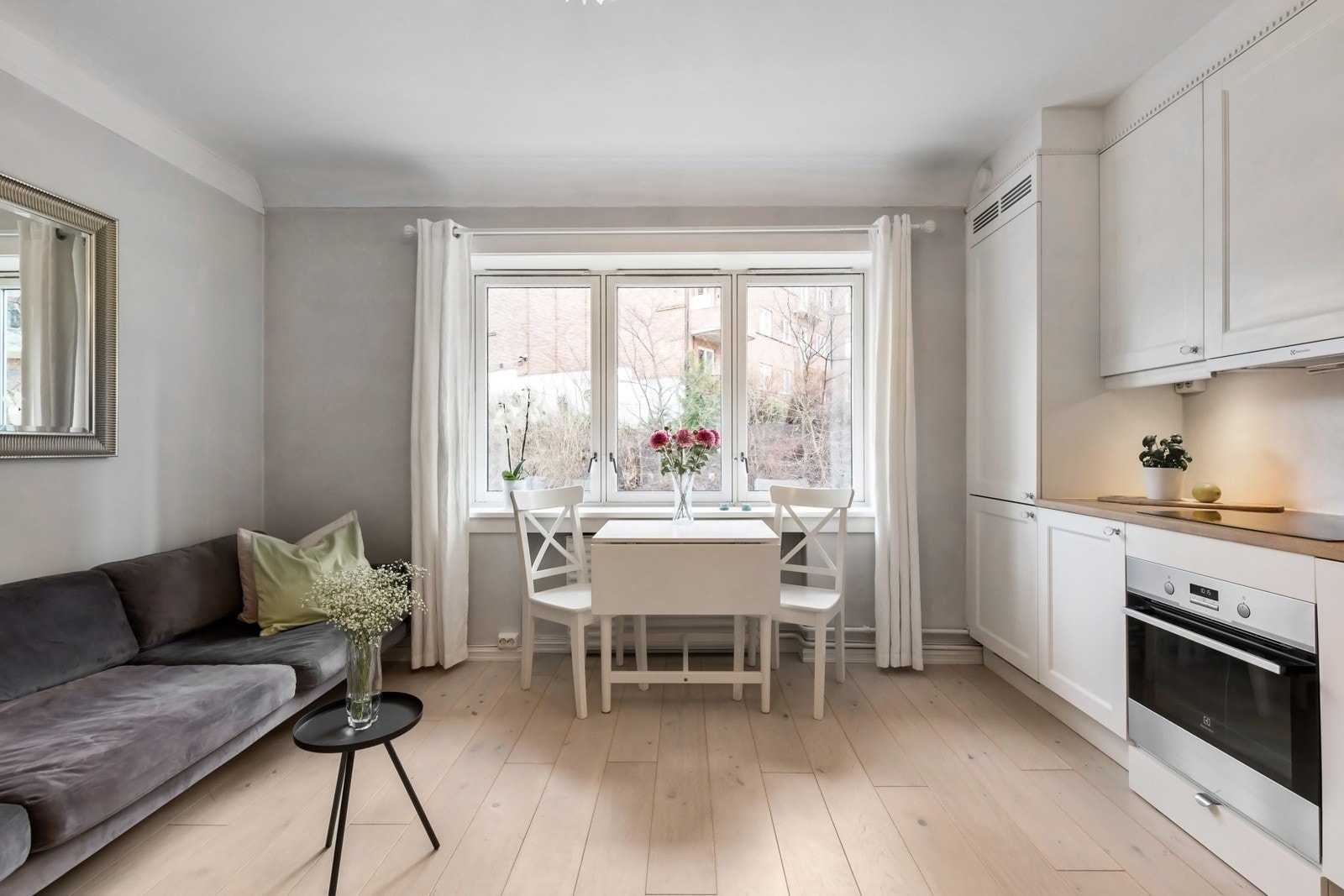 Et lyst og moderne hjem med god standard og velholdte overflater. Galleribilde