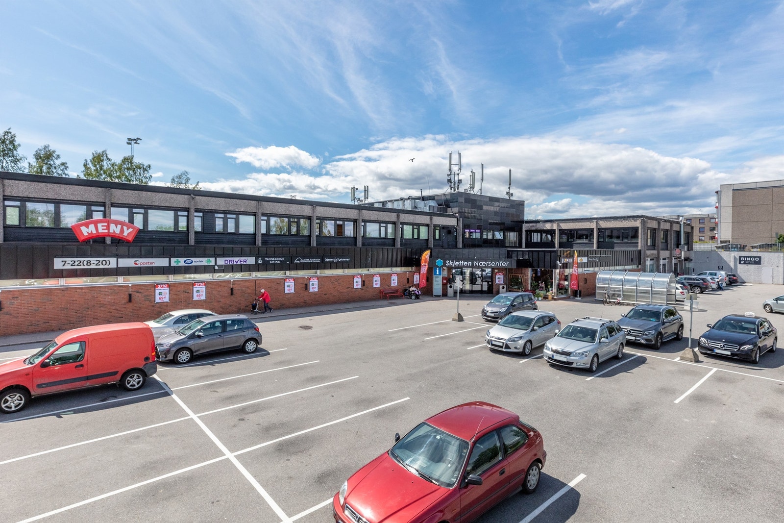 Det tar ca 10 minutter å gå fra boligen
Skjetten senter Galleribilde