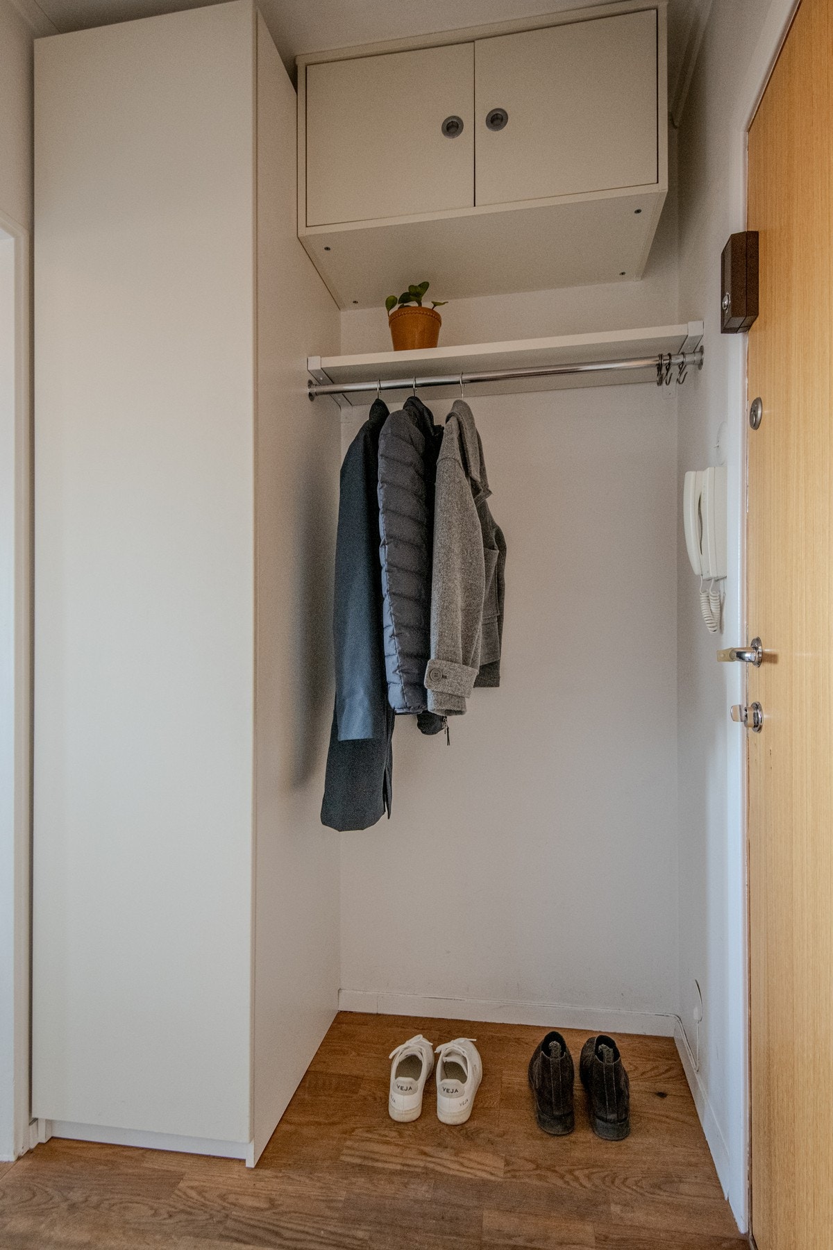 Leiligheten ligger høyt og fritt i 10. etasje, med enkel heisadkomst fra bakkeplan. Galleribilde