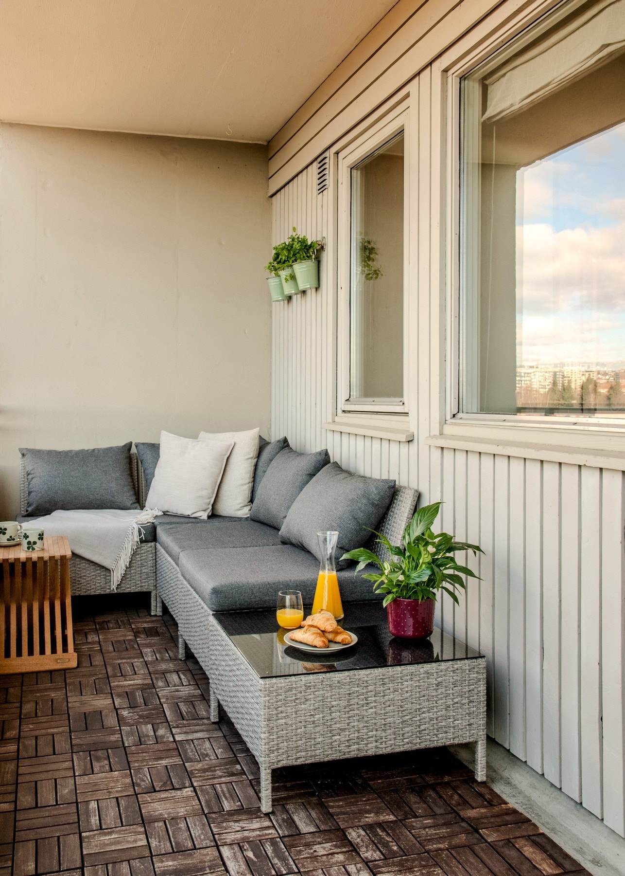 Balkongen er en herlig forlengelse av stuen. Galleribilde