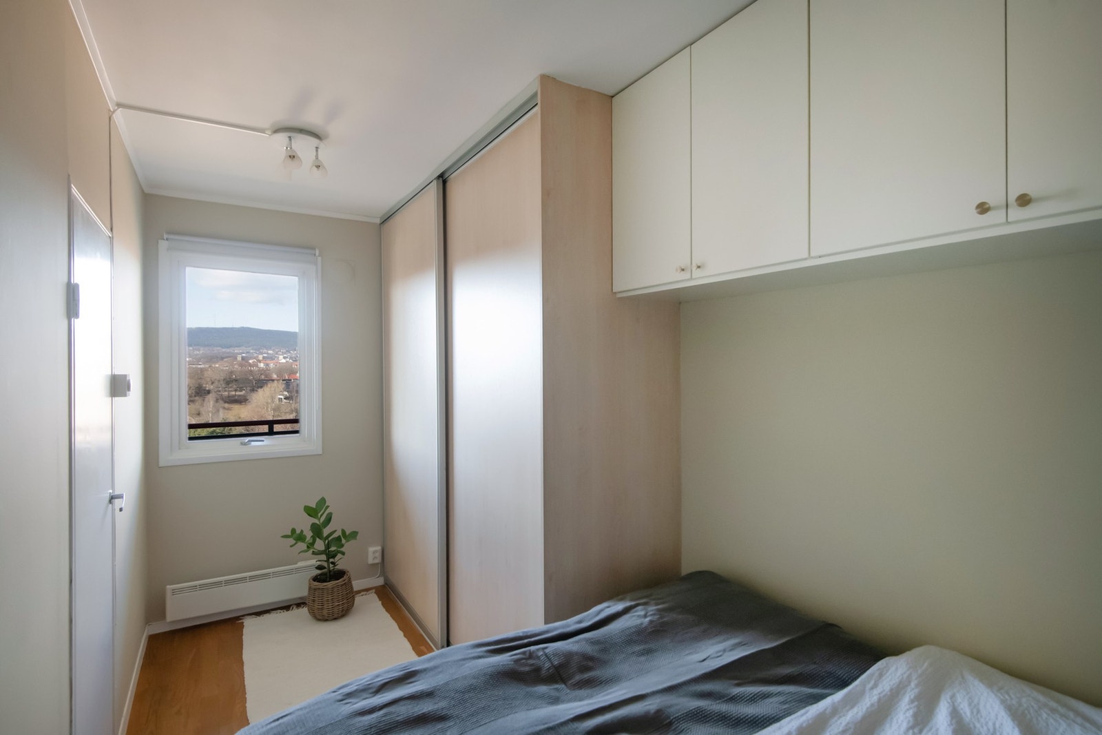 Her kan du våkne opp til en vakker utsikt rett fra sengen - en perfekt kombinasjon av komfort og estetikk. Galleribilde