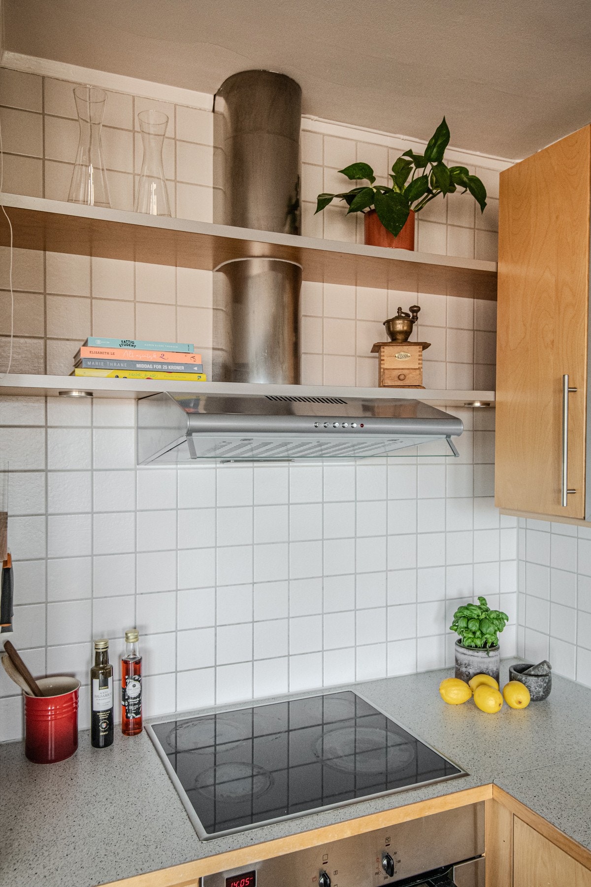 Kjøkkenet er fullt utstyrt med integrerte hvitevarer. Galleribilde