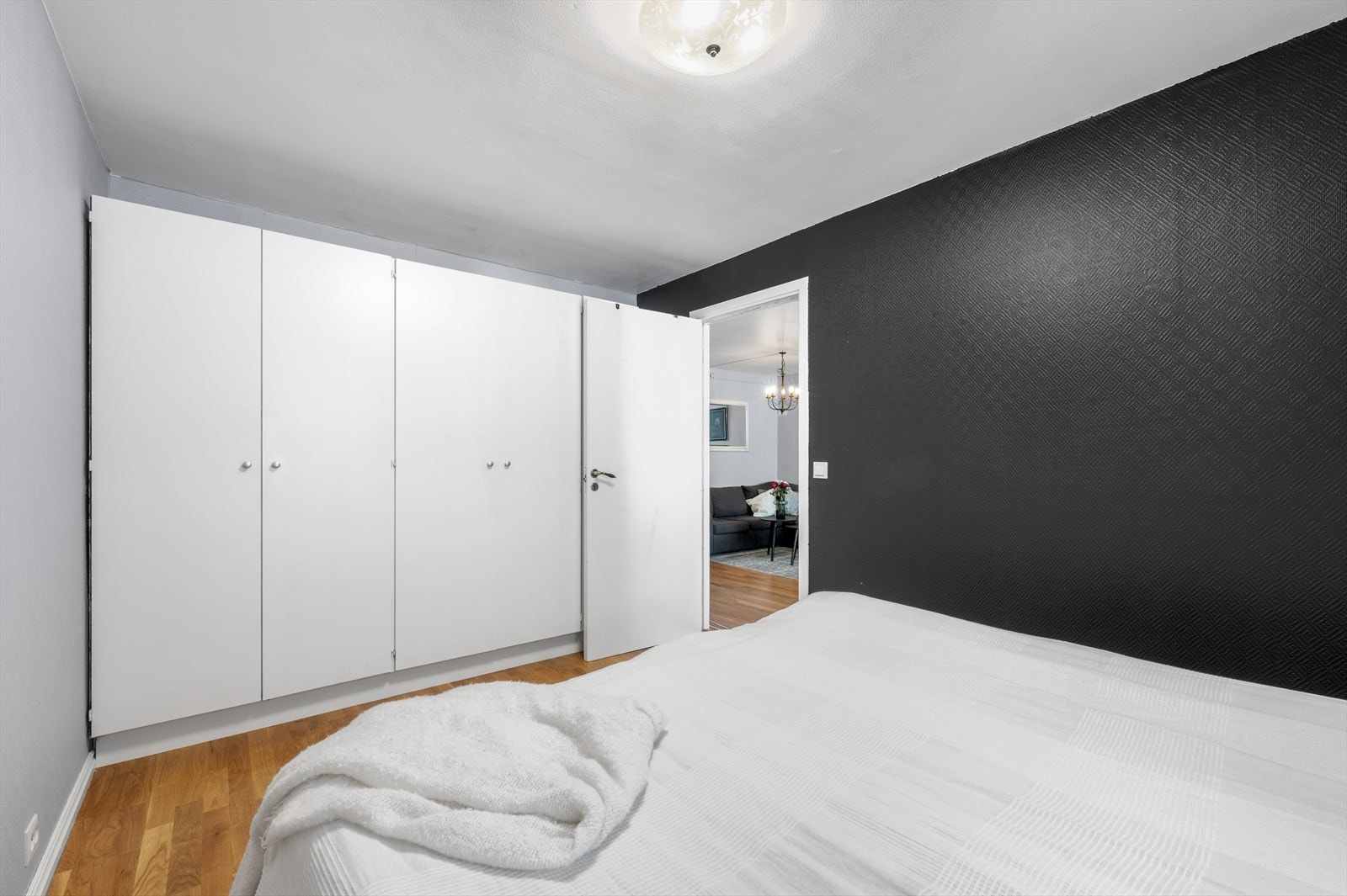 Soverom med garderobeplass Galleribilde