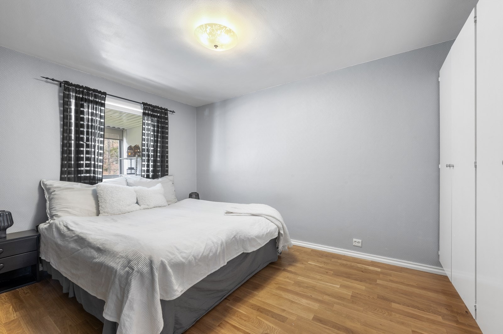 Soverom med garderobeplass Galleribilde