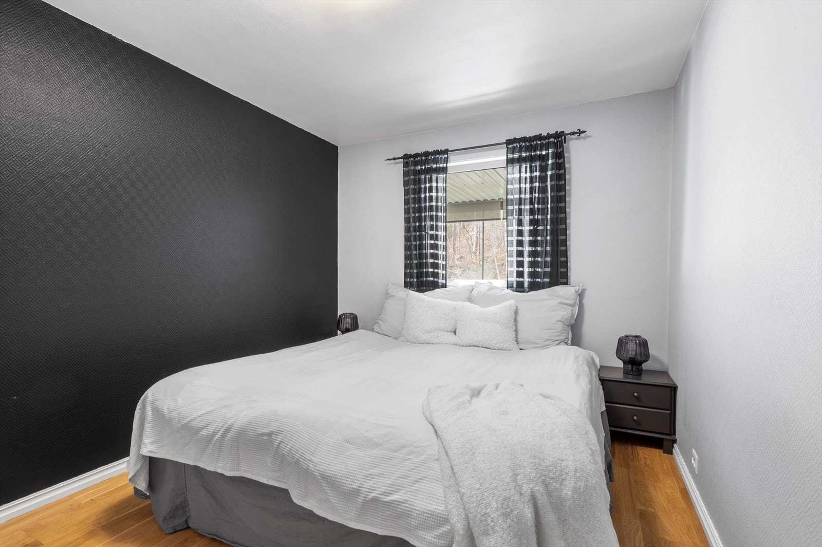 Soverom med garderobeplass Galleribilde