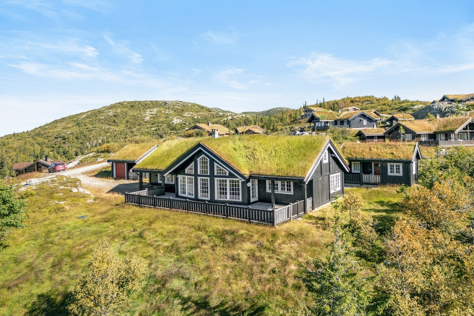 Stor terrasse på hele 74 m2 med gode solforhold. Galleribilde