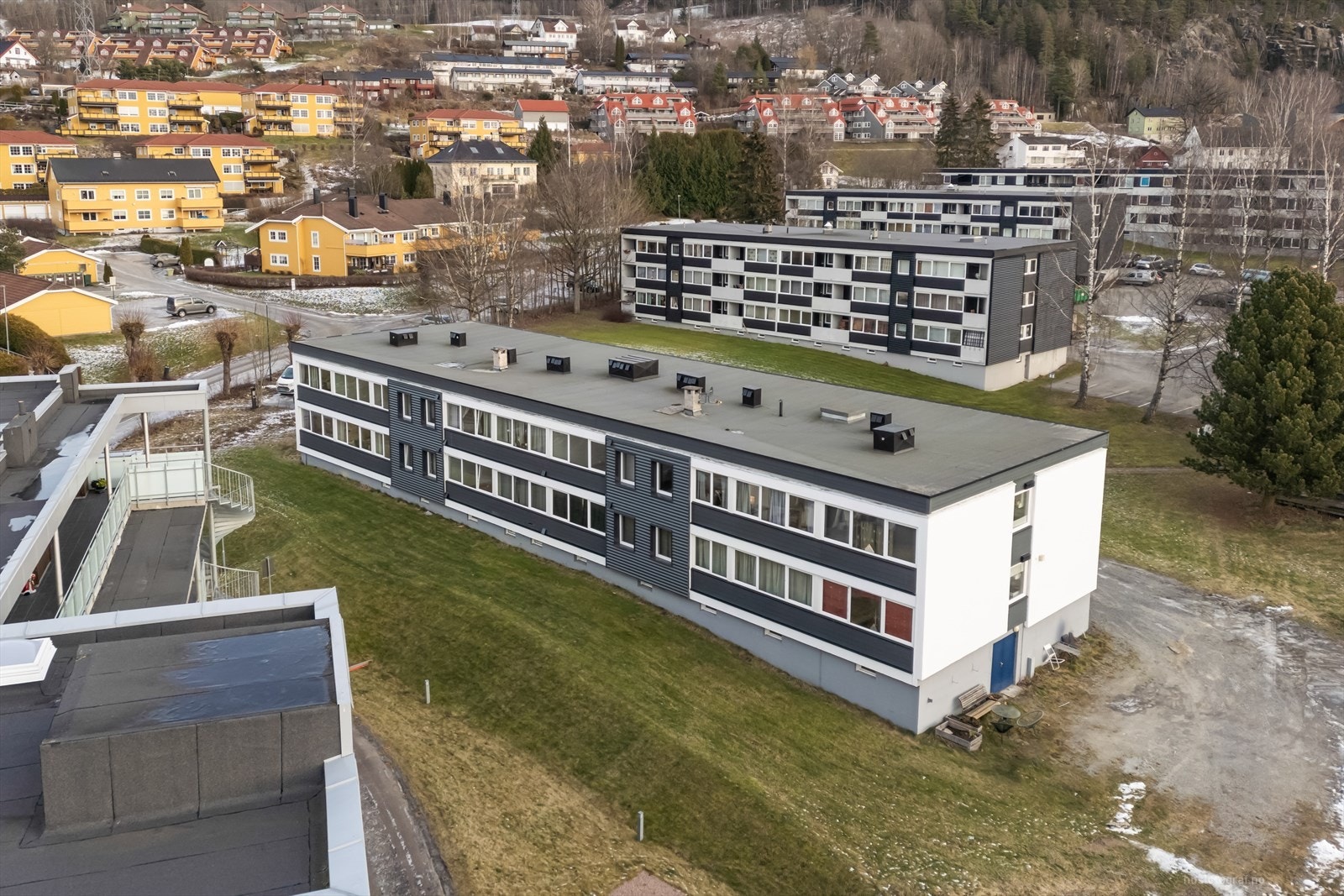 Grønt og trivelig rundt eiendommen. Galleribilde