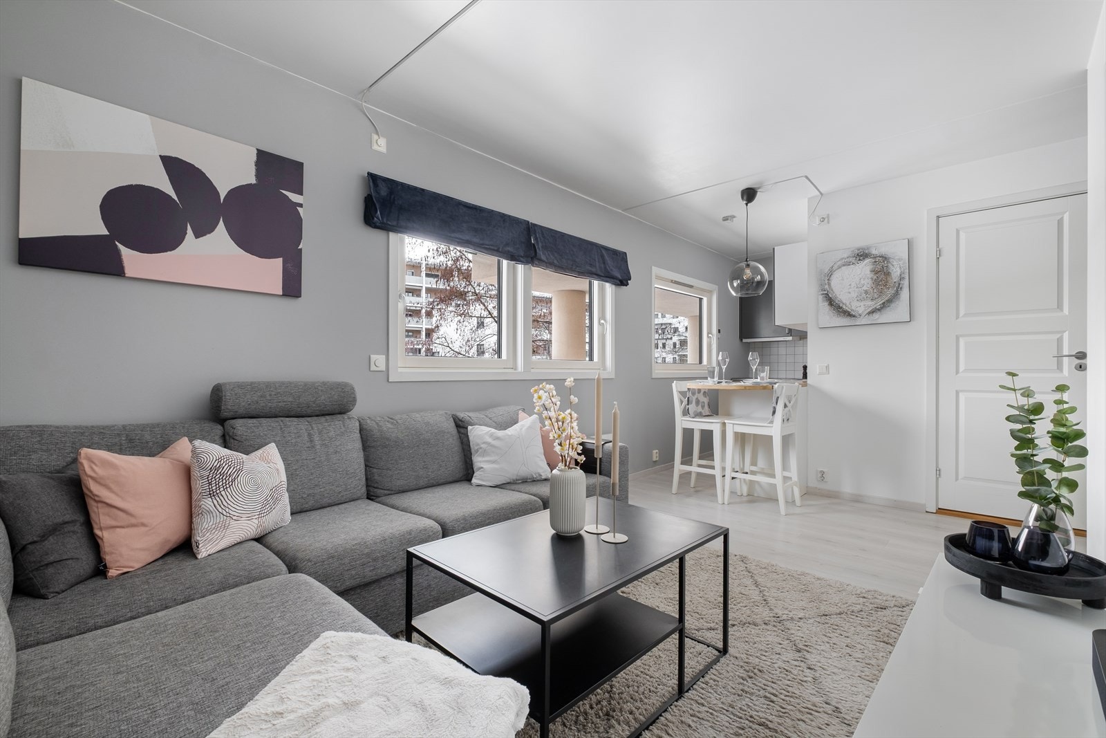 Velkommen til Søster Mathildes gate 21 - Pen og attraktiv 2-roms i høy 1.etg med sentral beliggenhet. Felles takterrasse Galleribilde