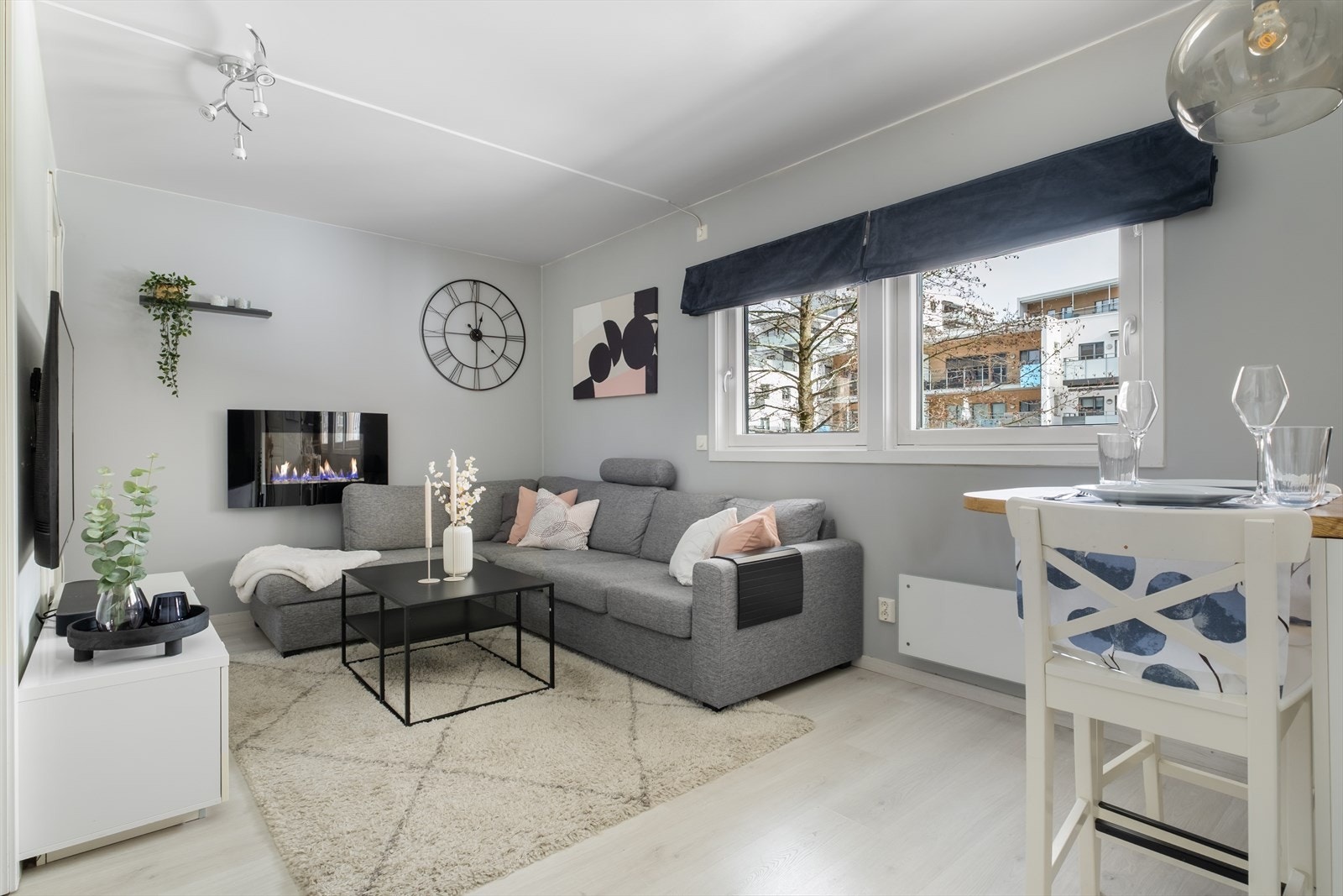 Dette er en pen 2-roms hjørneleilighet beliggende i et sentralt og populært boligområde på Vestparken i Lørenskog kommune. Galleribilde