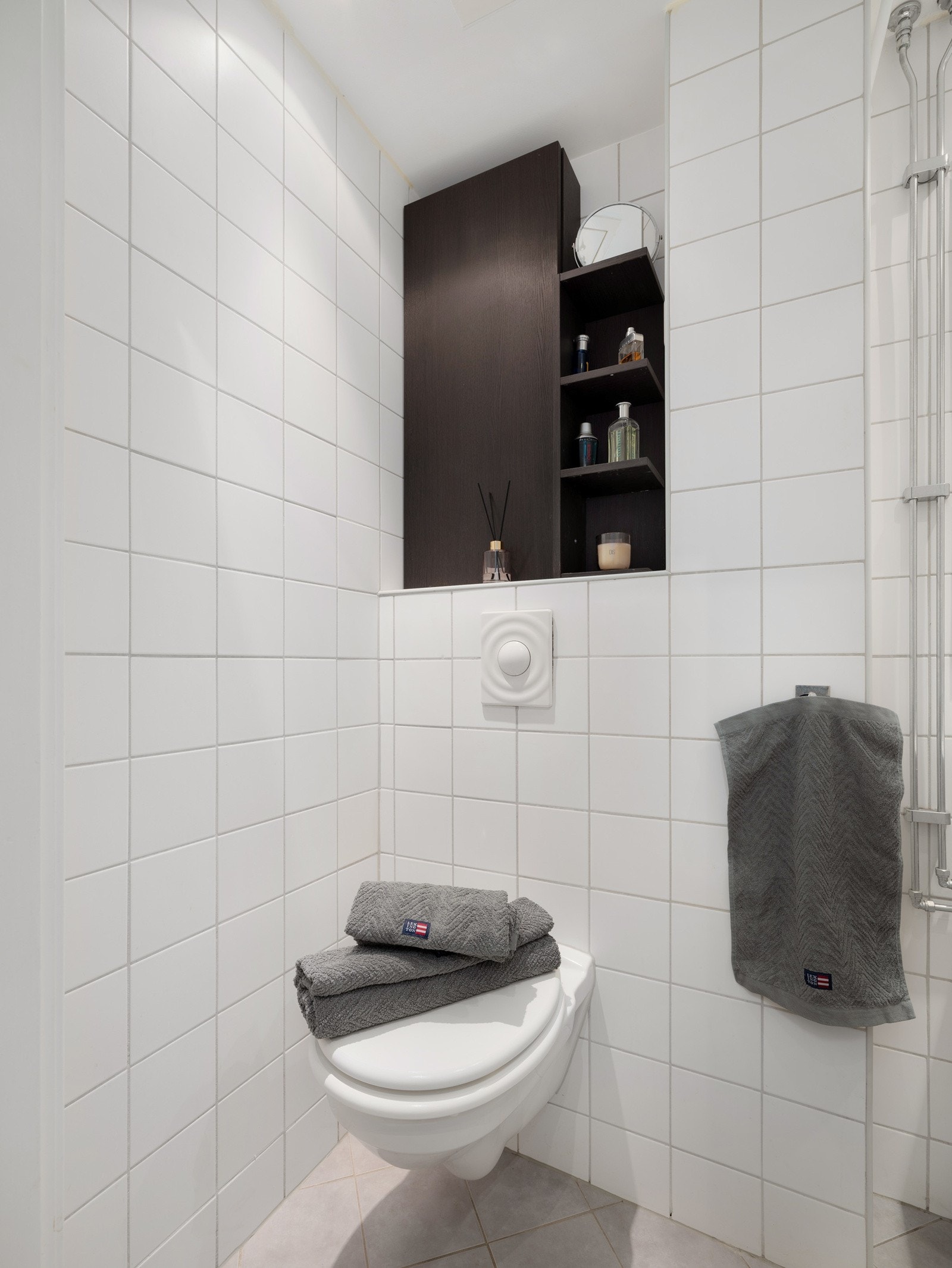 Lekkert, flislagt baderom som ble rehabilitert i borettslagets regi i 2009. Galleribilde