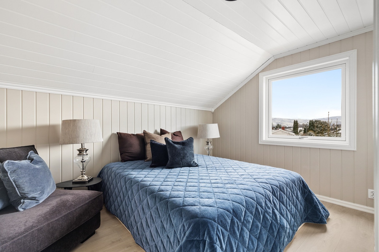 Boligen har totalt tre soverom, alle beliggende i 2. etasje Galleribilde