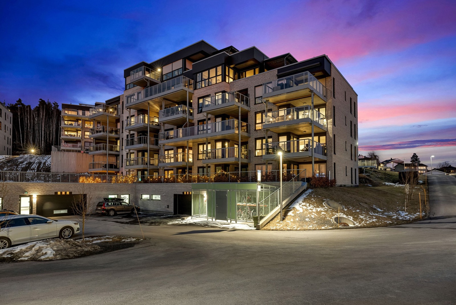 Haneborgåsen Panorama ligger ovenfor det som kalles Lørenskog Stasjonsby, et flott utviklet boligområde bestående av leiligheter og rekkehus. Galleribilde