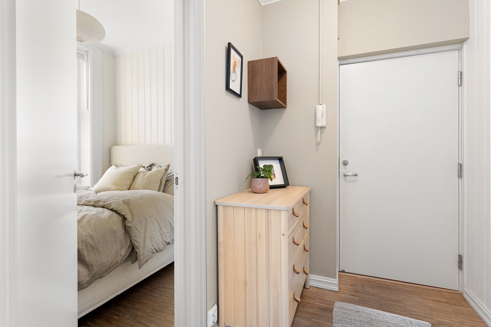 Leiligheten disponerer en loftsbod på ca. 4 kvm gulvareal. Galleribilde