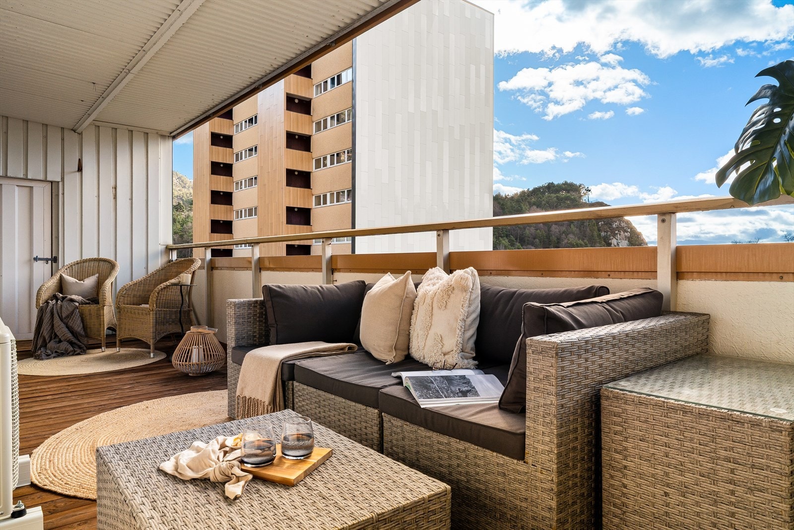 Her har du sol fra formiddag til sent på kveld midtsommers. Galleribilde