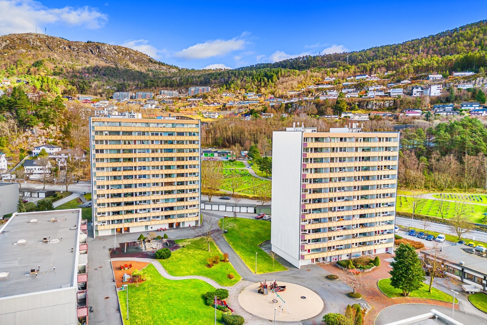 Trivelig nabolag med kort vei til det aller meste. Galleribilde