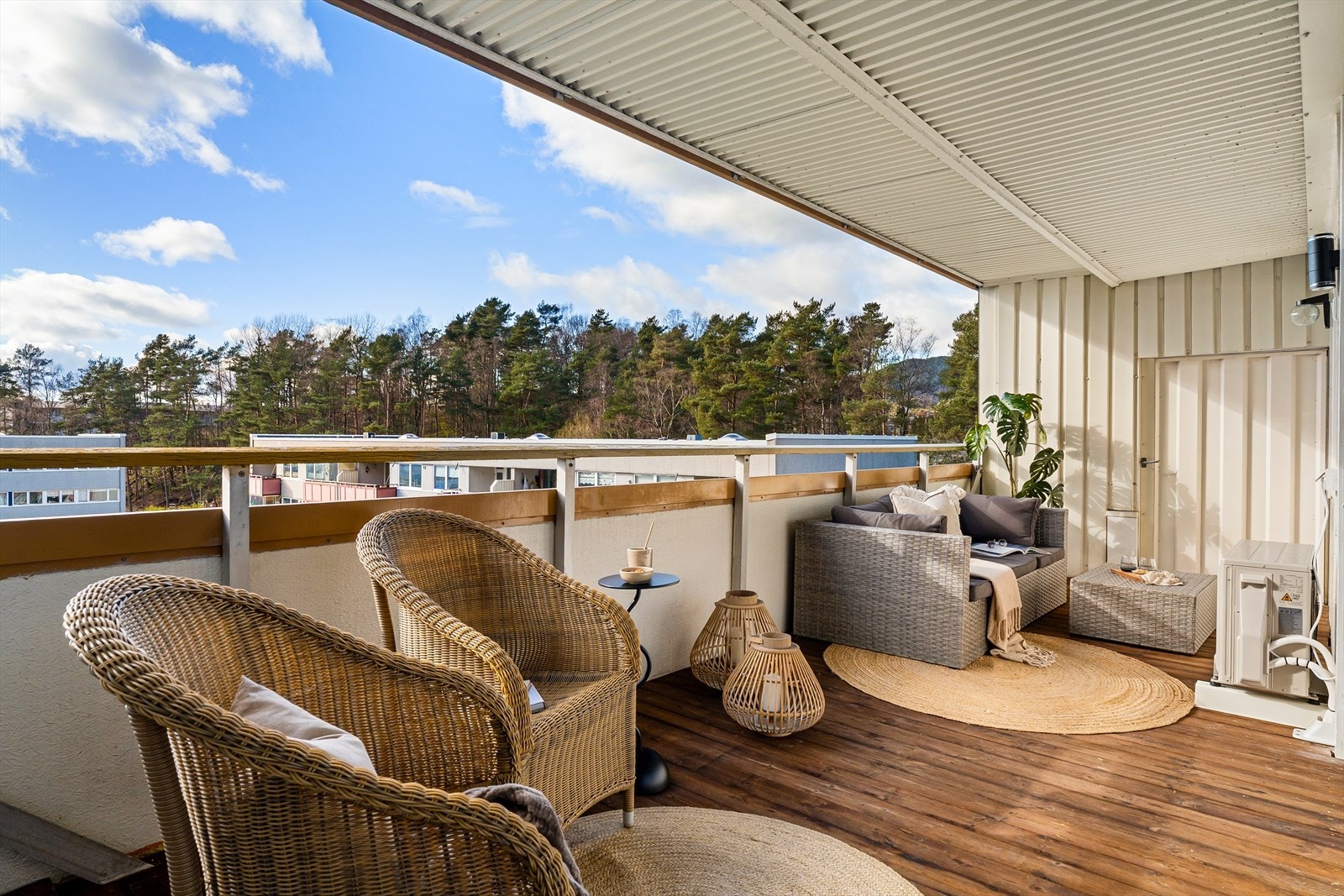 Stor solrik balkong hvor sommerdagene virkelig kan nytes. Galleribilde