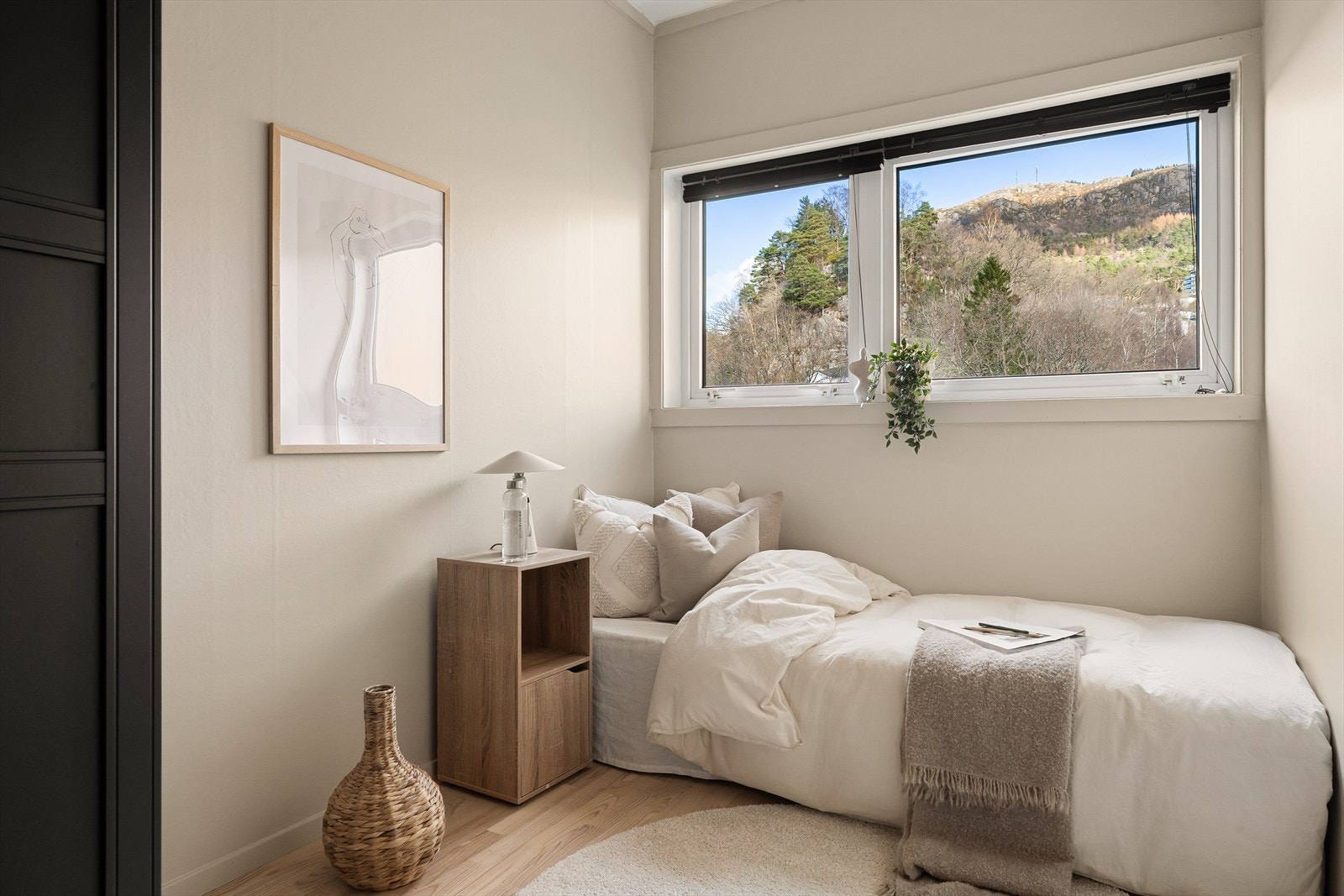 Flott utsikt opp til toppen av Løvstakken Galleribilde