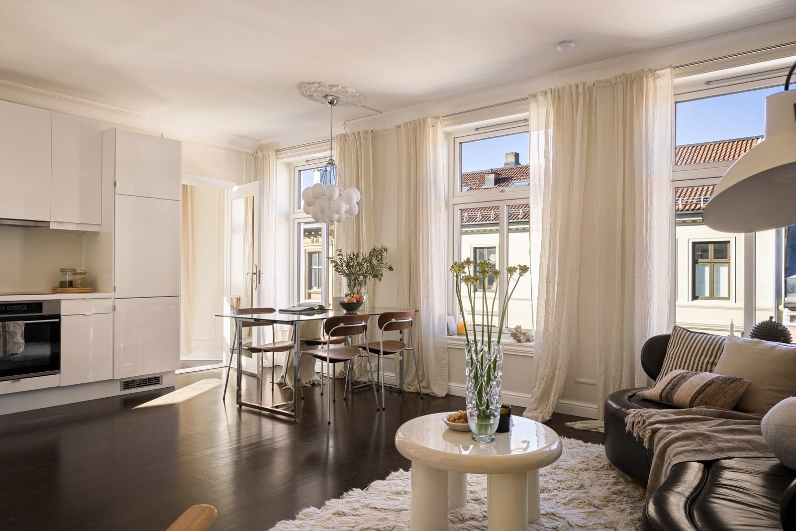 Klassisk og lys hjørneleilighet i et av Grünerløkkas beste områder. Galleribilde