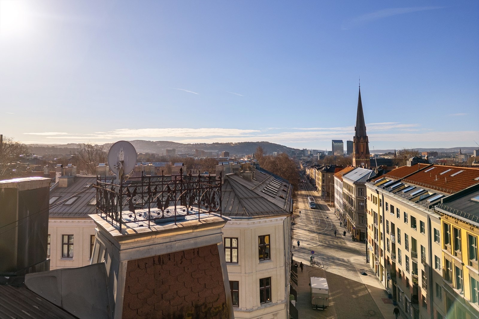 Her har du Birkelunden som nærmeste nabo, og Sofienbergparken samt Kuba parken er også gode alternativer for de som ønsker å nyte fine dager i ute. Galleribilde