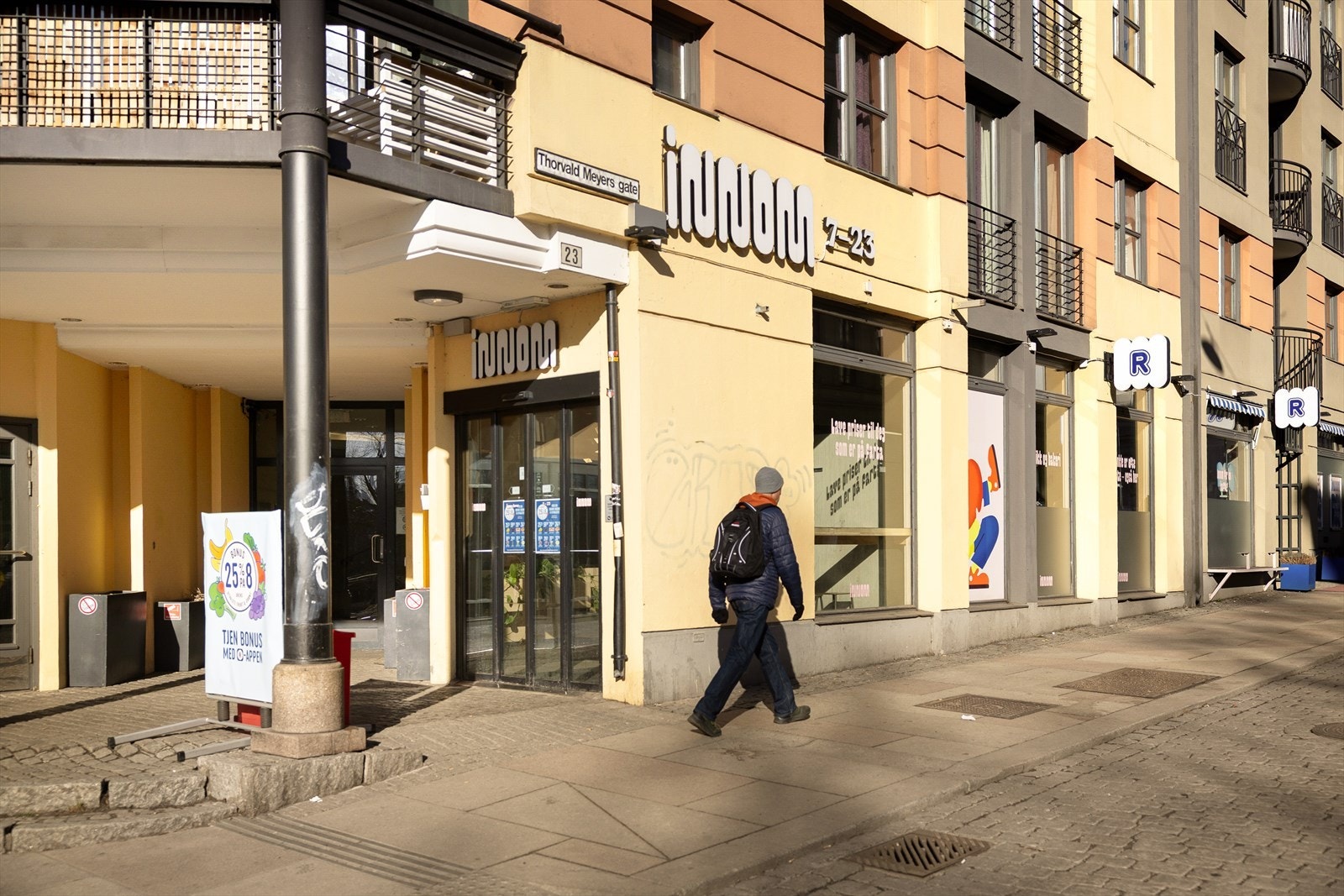 Her har man nærhet til et eldorado av servicetilbud, offentlig kommunikasjon, bredt kollektivtilbud, dagligvareforretninger og nisjeforretninger. Galleribilde