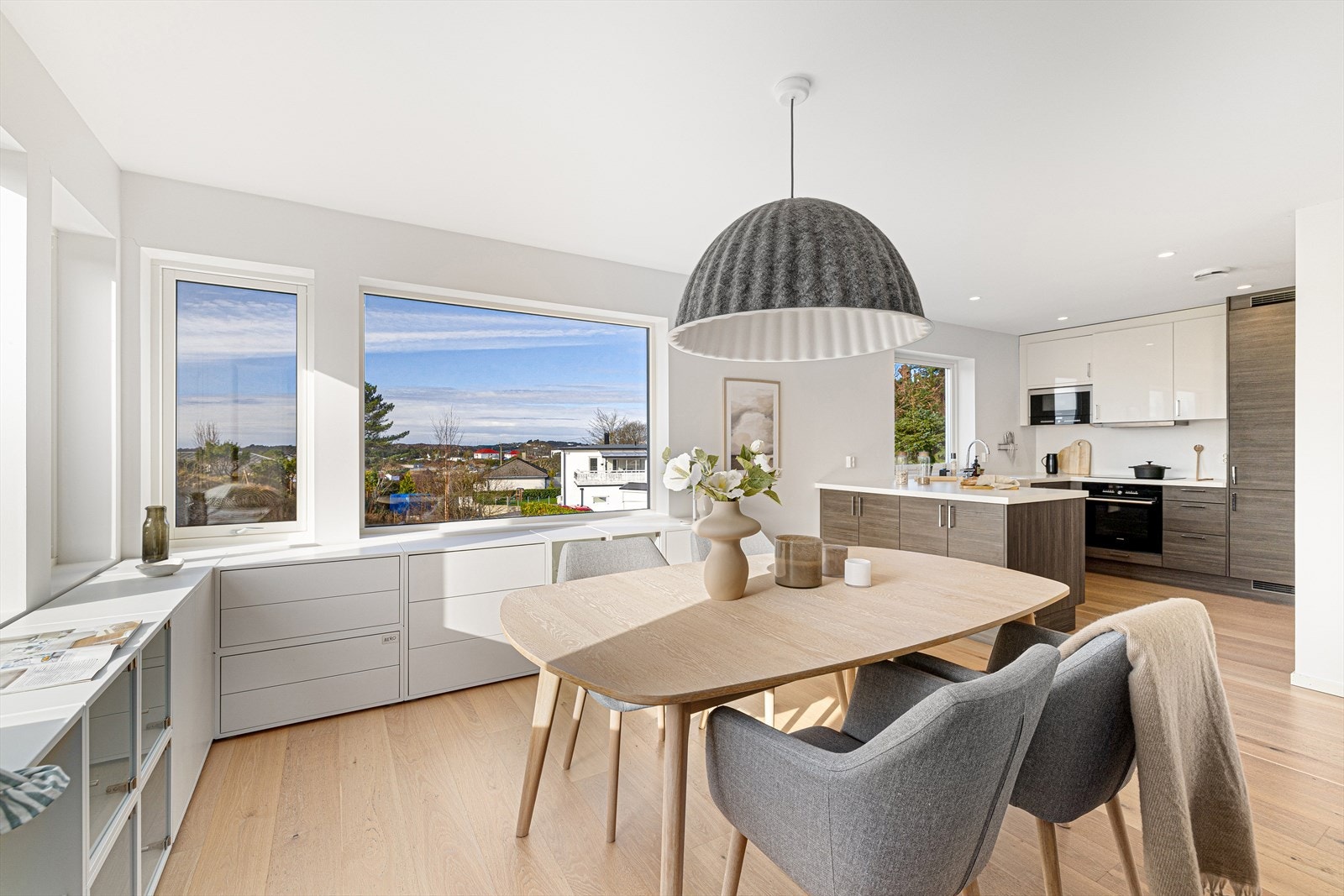 Eiendomsmegler Vest v/lokalmegler Elida Waage har stor glede av å presentere Knivhaugen 35! Galleribilde