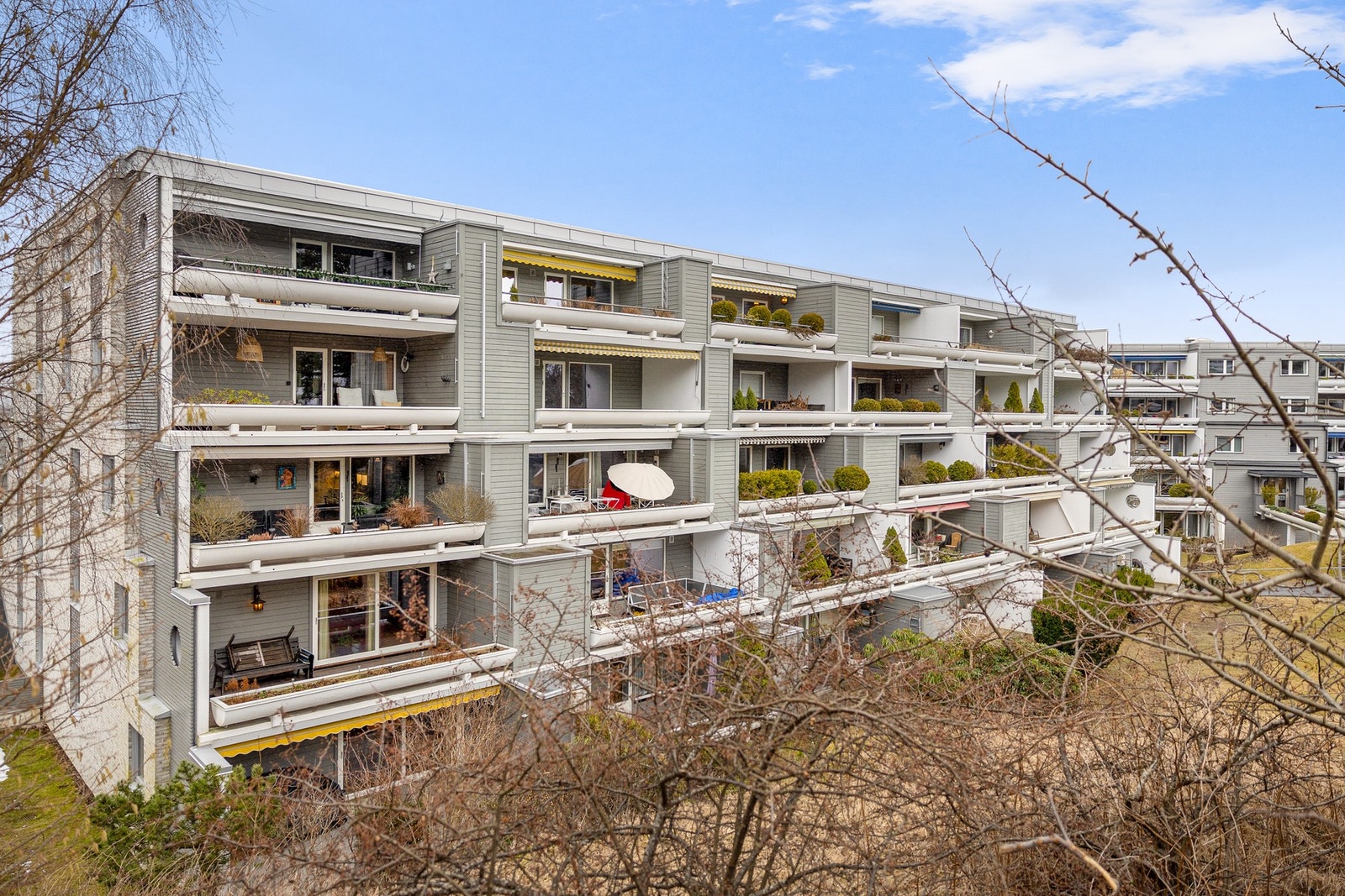 Fra 2014 til 2016 gjennomgikk sameiet en omfattende fasaderehabilitering, og uteområdene har blitt pent oppgradert i senere tid. Galleribilde