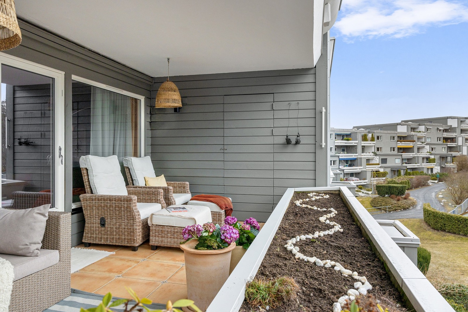 Romslig 4-roms endeeleilighet, elegant og moderne oppusset i 2019 med gjennomførte detaljer. Galleribilde