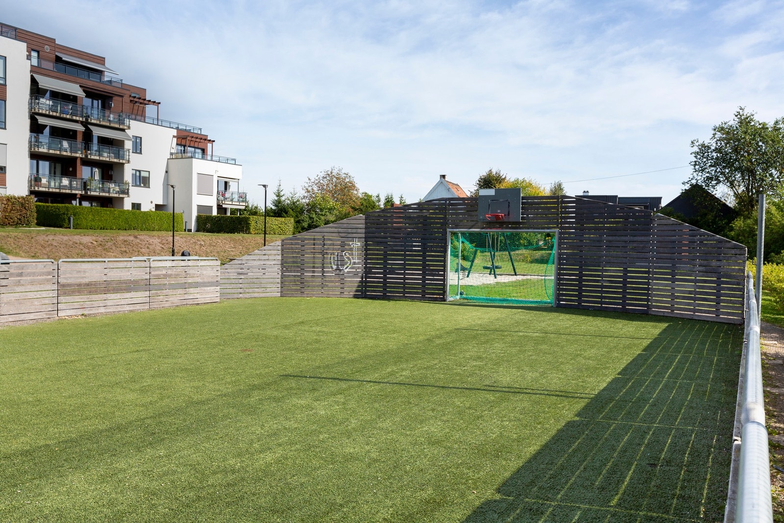 Ballbinge ved Røa bad til glede for store og små. Galleribilde