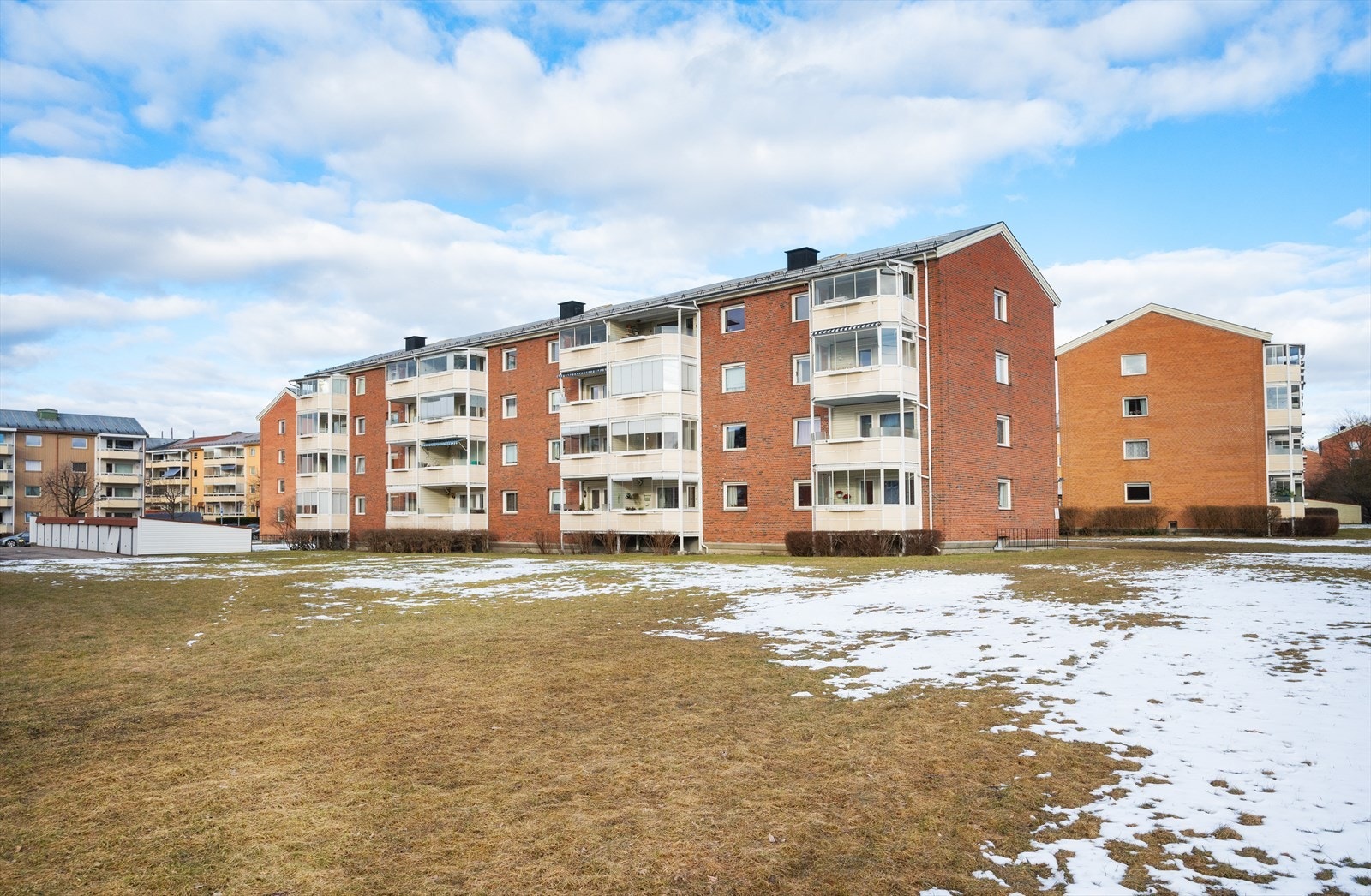 Leiligheten ligger flott til i 3. etasje! Galleribilde