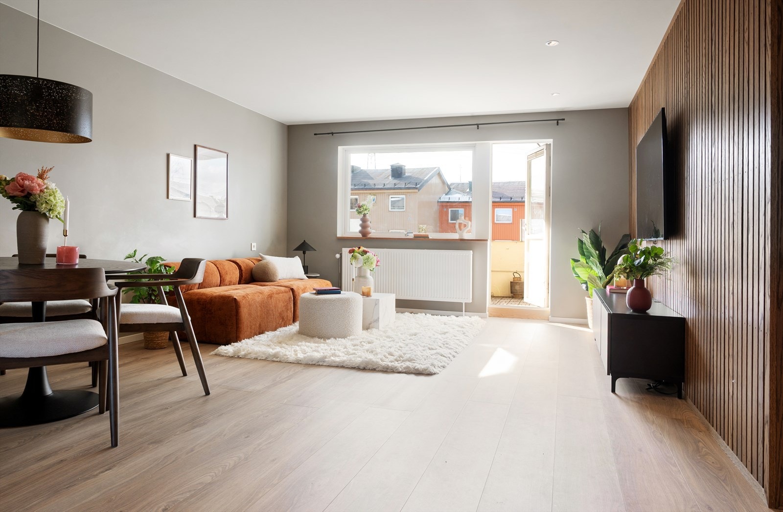 Leiligheten er malt i tidsriktige og delikate farger. Galleribilde