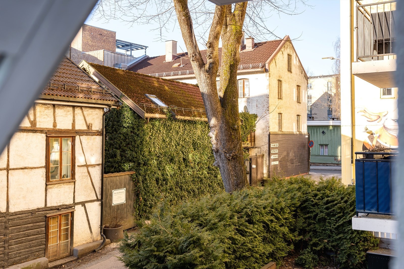 Dette er en utrolig flott 2-roms med nydelig utsyn til Bentsegata med lite gjennomgangstrafikk. Galleribilde