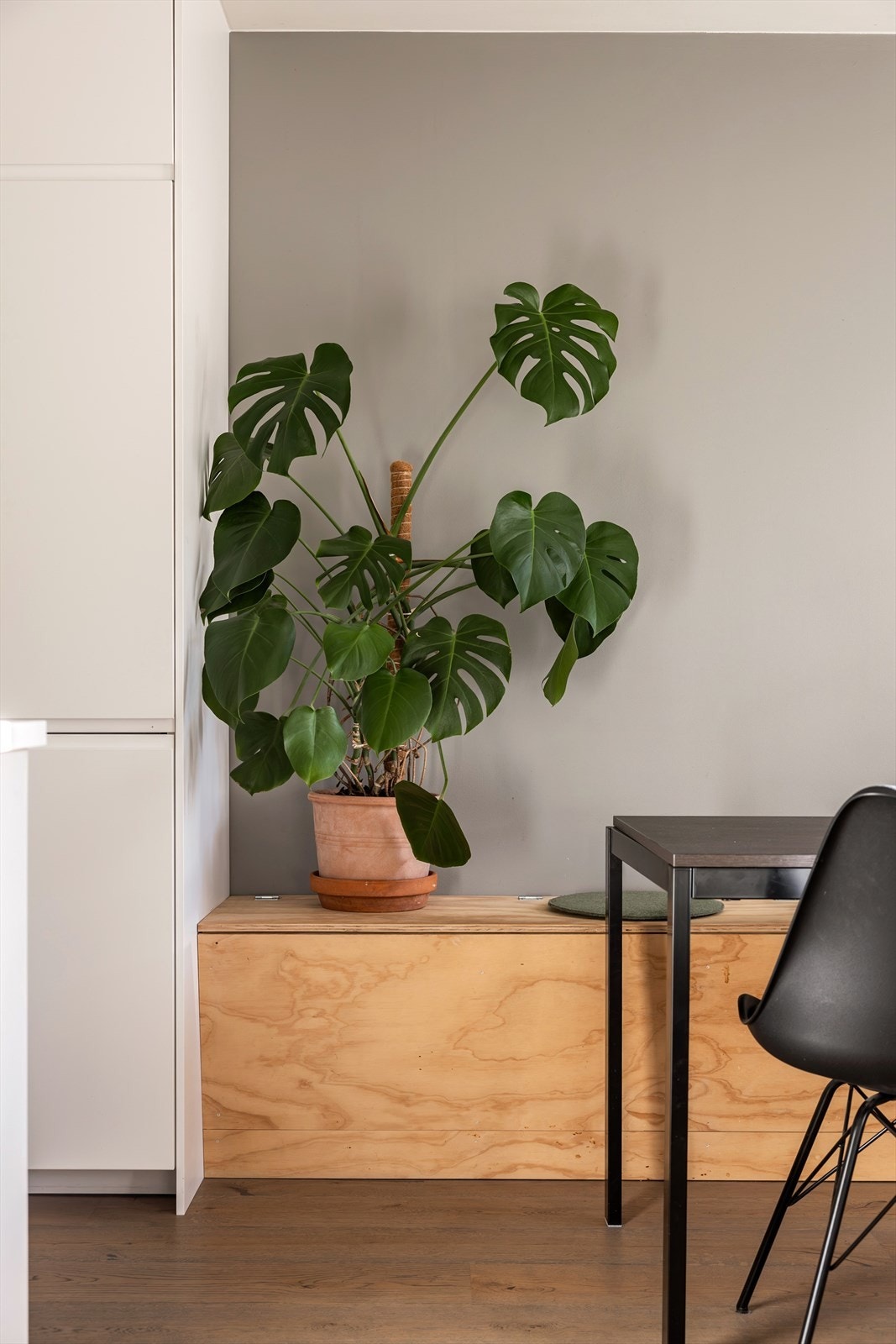 Plassbygget sittebenk med smart lagringsplass under. Galleribilde