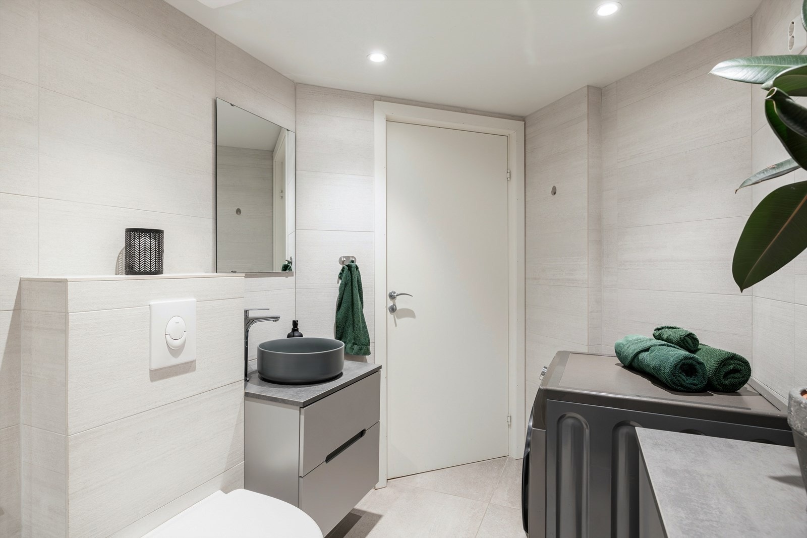 Opplegg for vaskemaskin er tilrettelagt på badet. Galleribilde