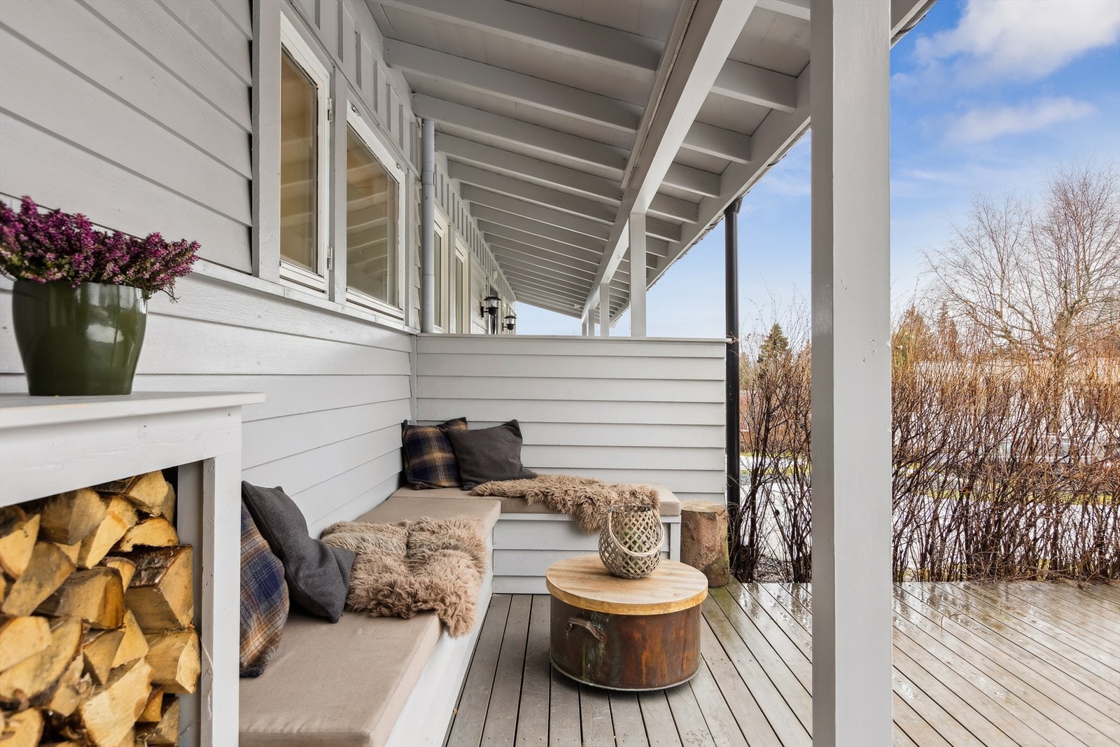 Boligen har gode kollektivmuligheter med bussholdeplassen Nardosenteret kun 4 minutter unna, hvor du kan ta busslinje 11, 22, 51 og 115. Galleribilde