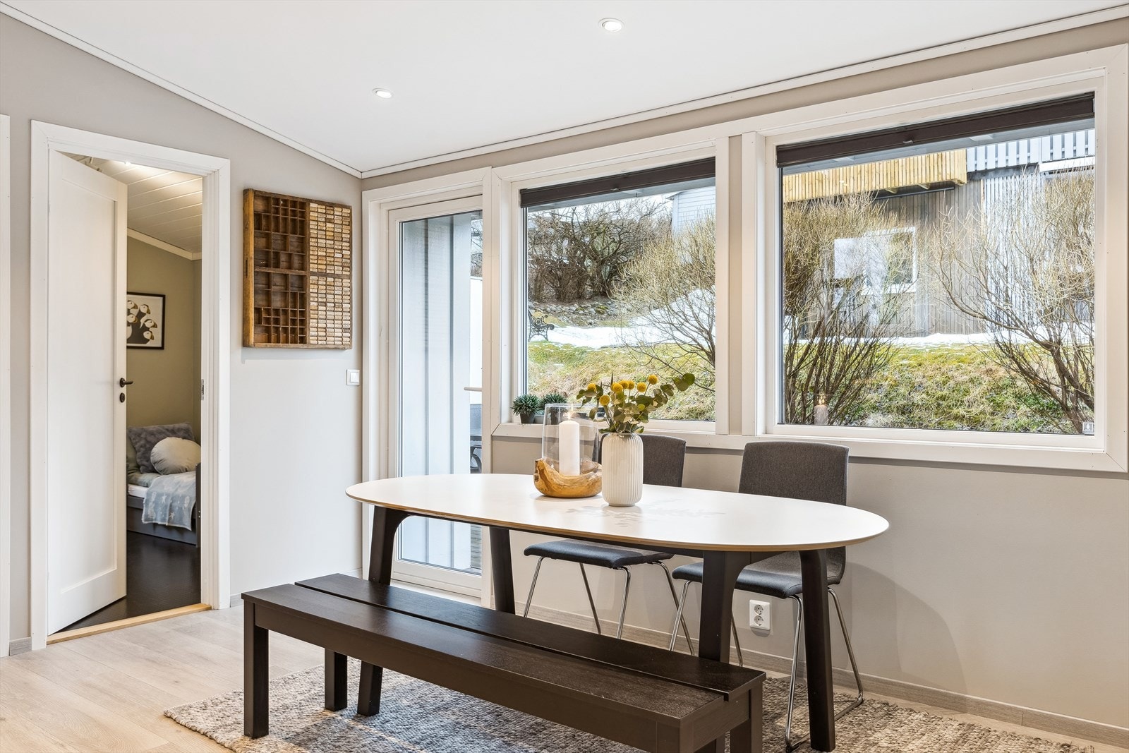 Fra kjøkkenet har du videre inngang til 2 av boligens 3 soverom. Galleribilde